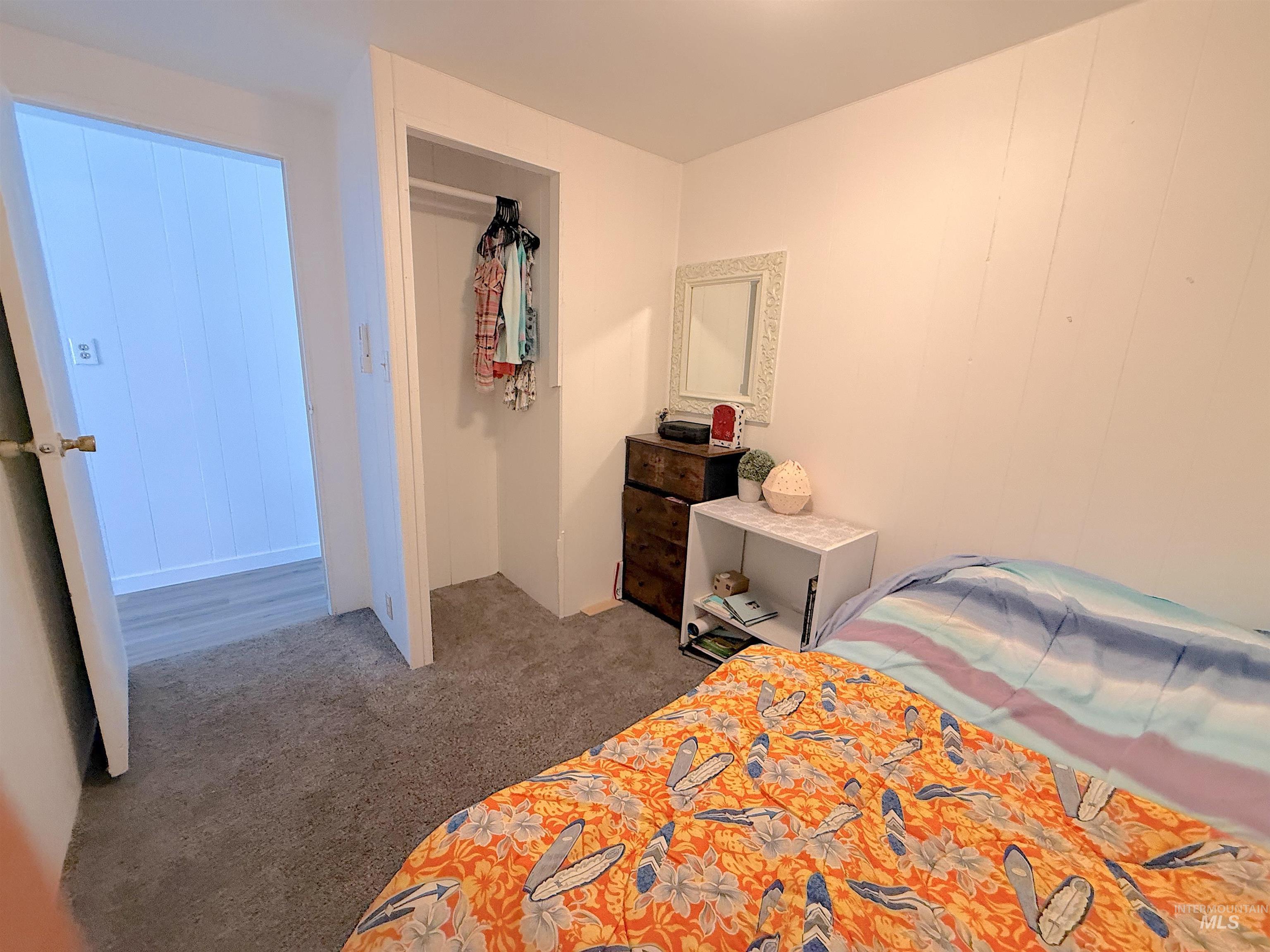 122 W 41st Property Photo 11