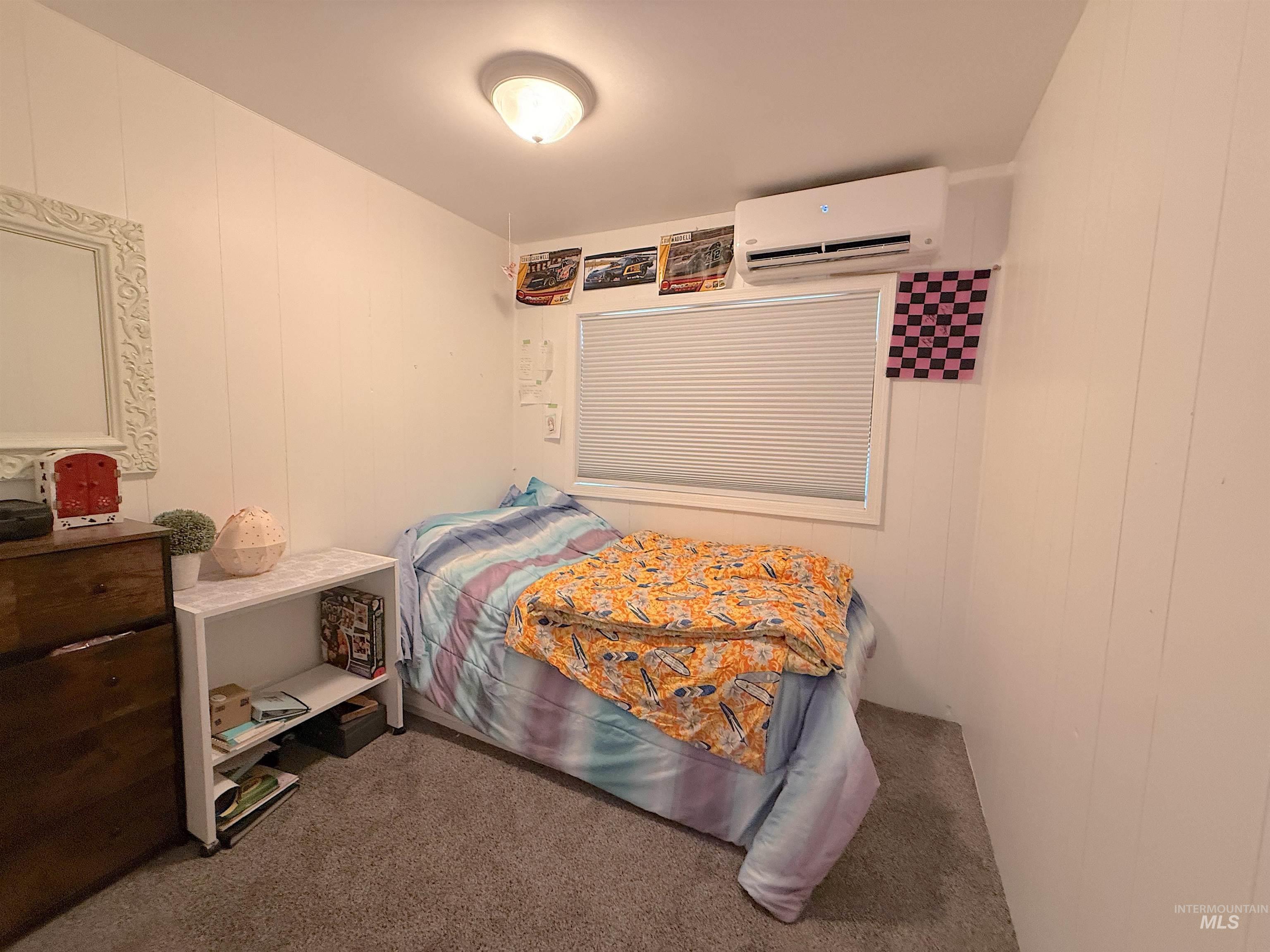 122 W 41st Property Photo 18