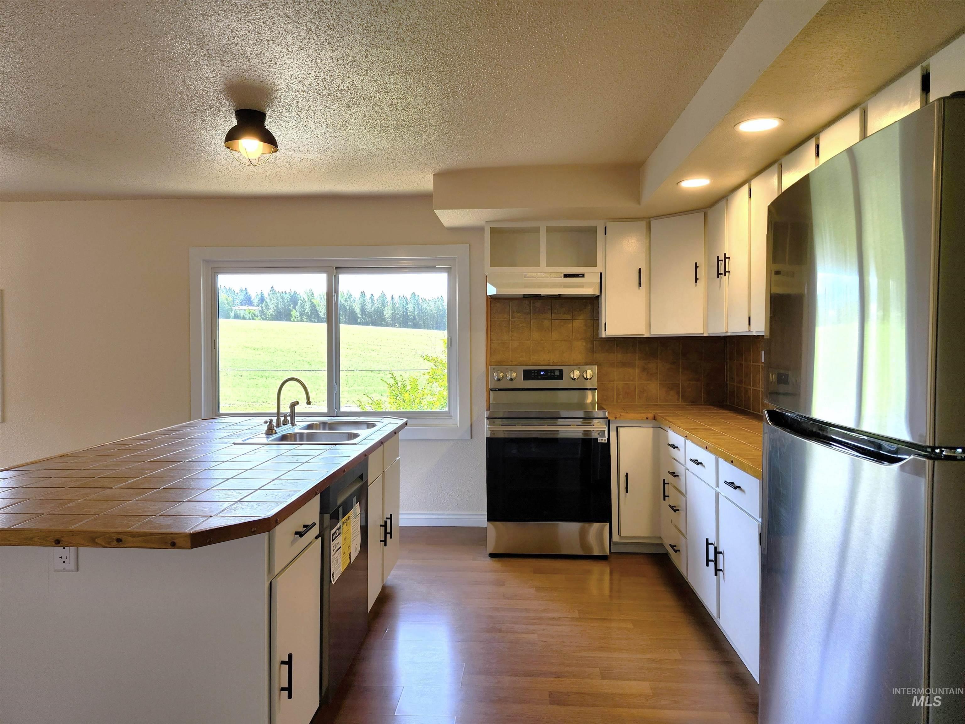 635 Onaway Rd Property Photo 10