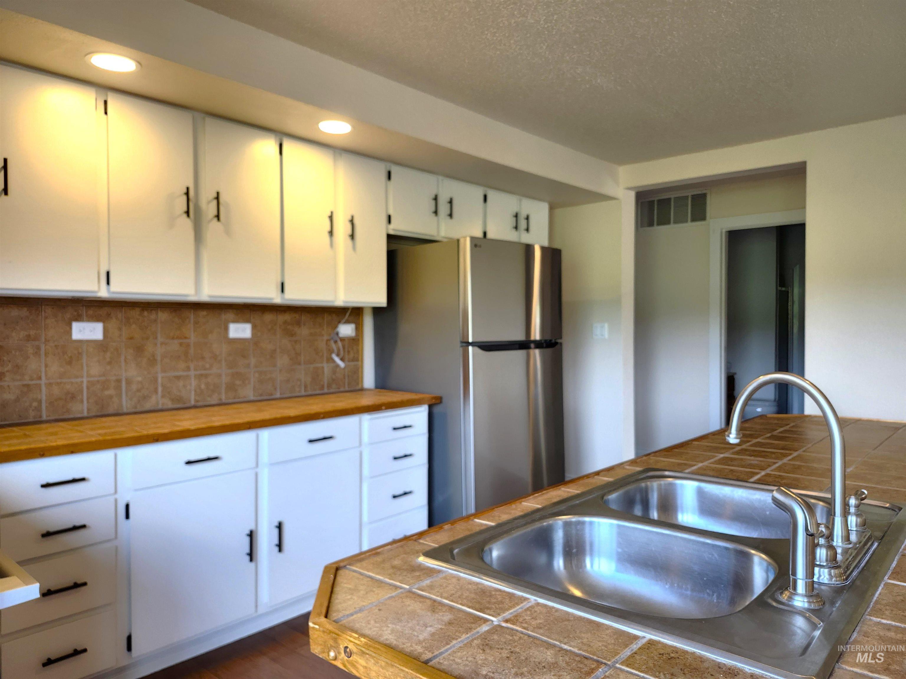 635 Onaway Rd Property Photo 11