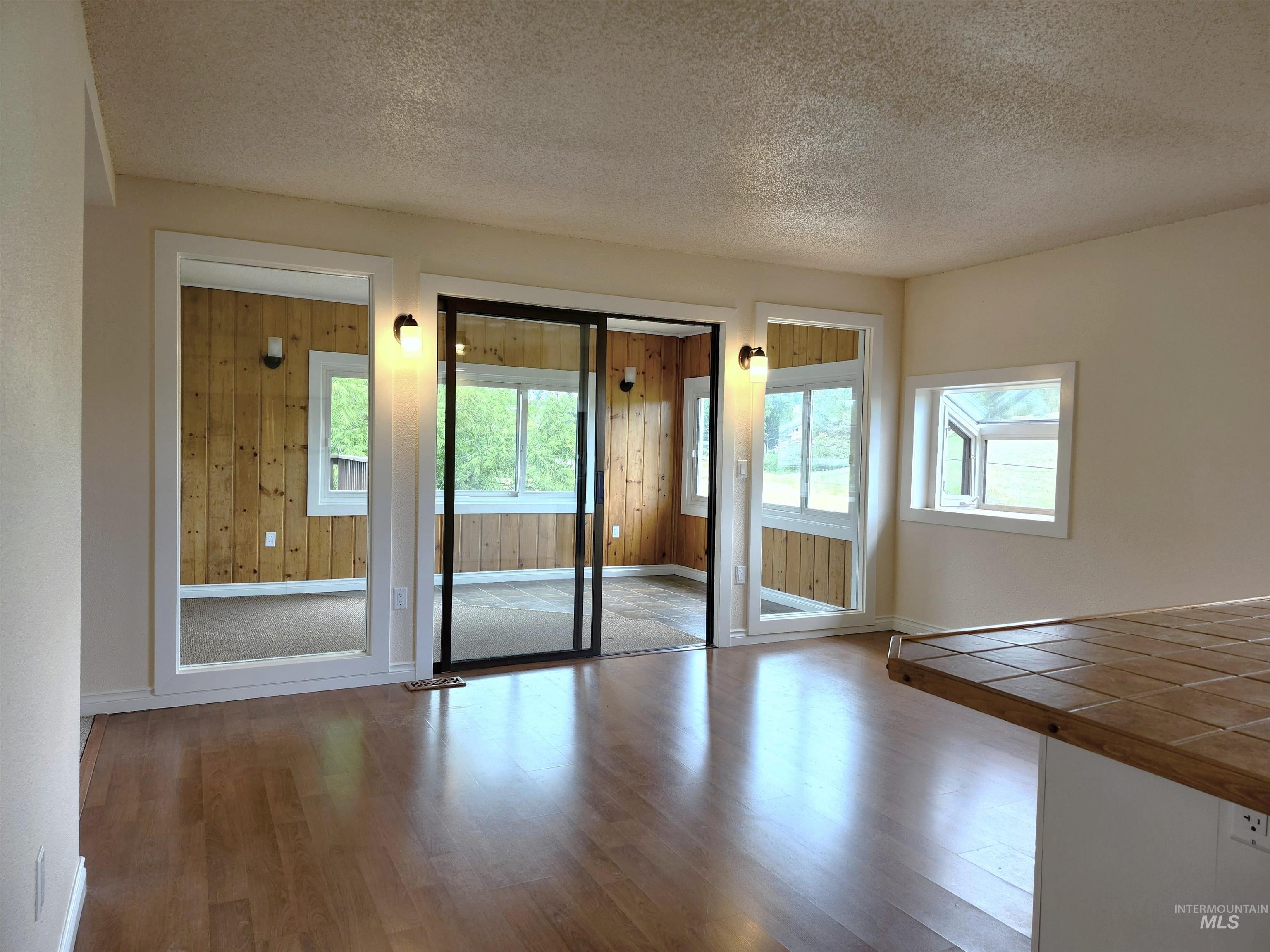 635 Onaway Rd Property Photo 35