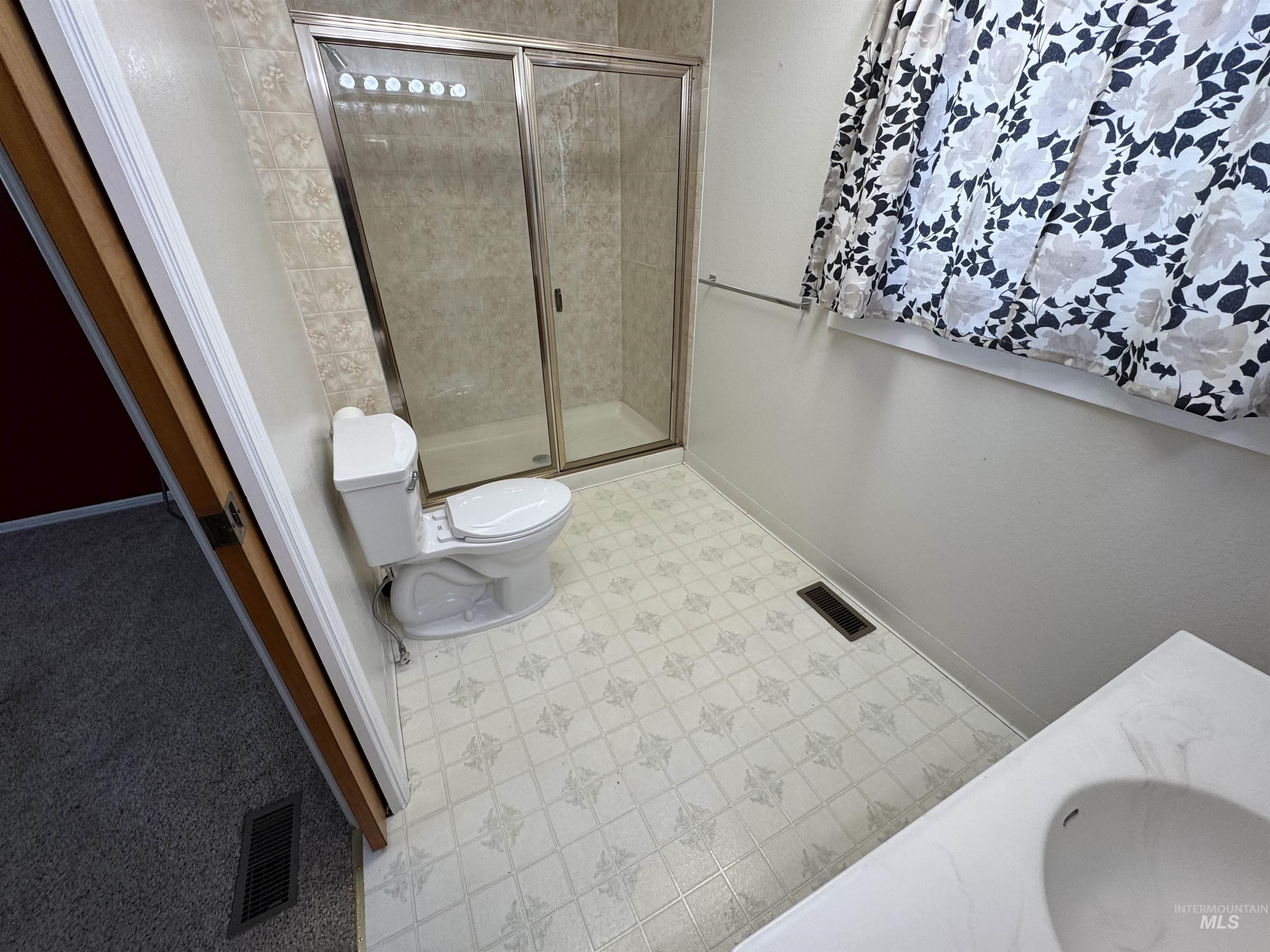 216 N Whitley Dr Property Photo 17