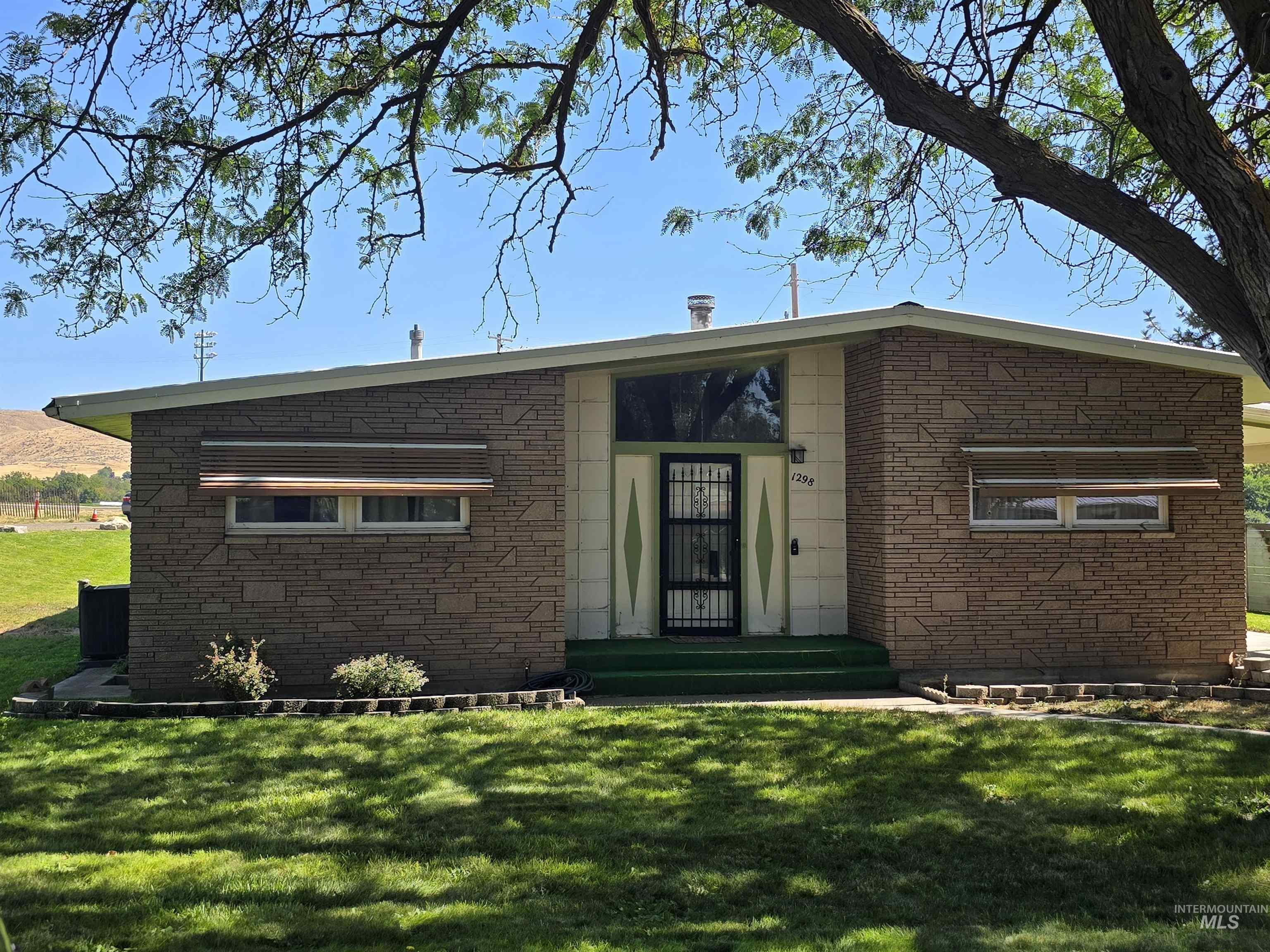 1298 E 2nd