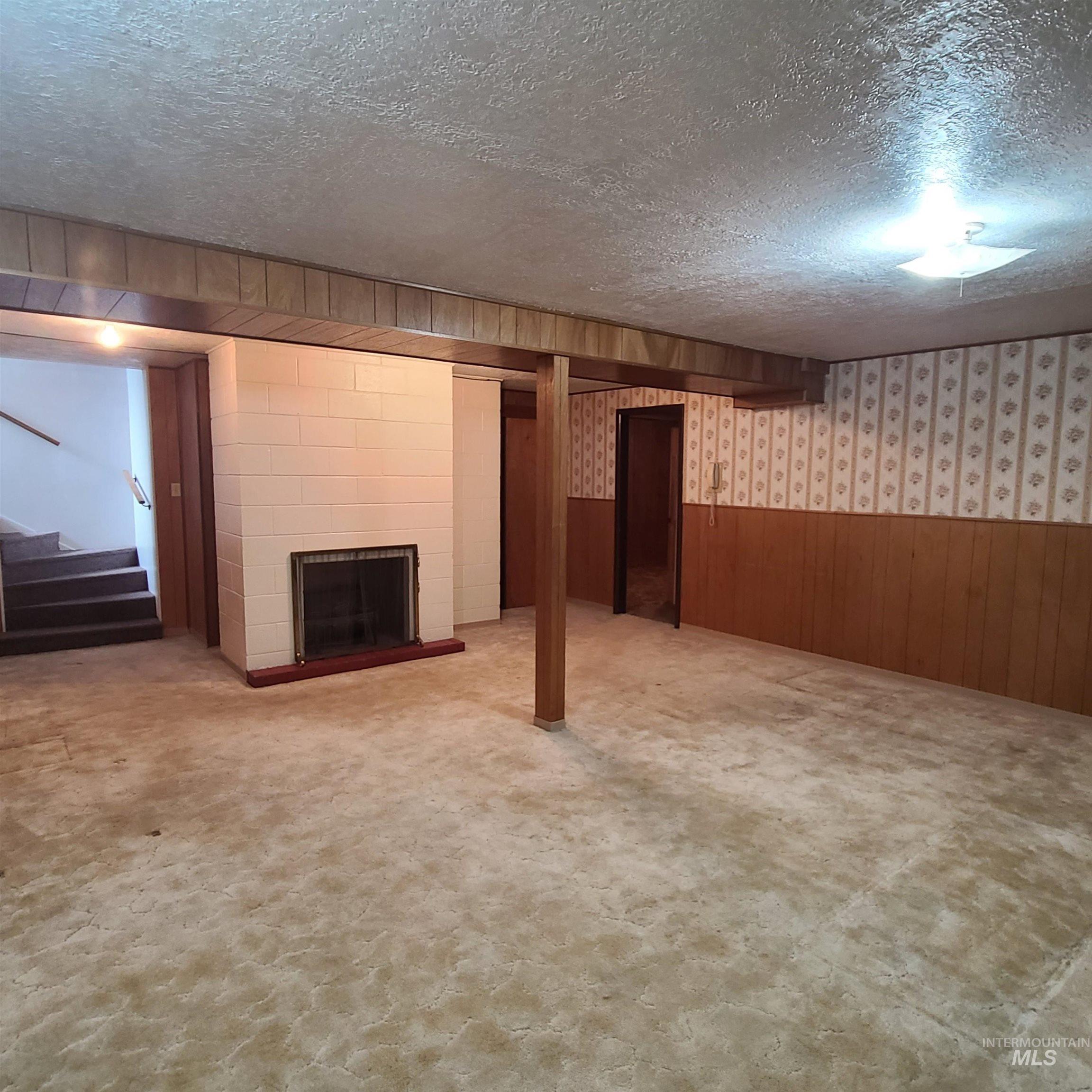 1298 E 2nd Property Photo 18