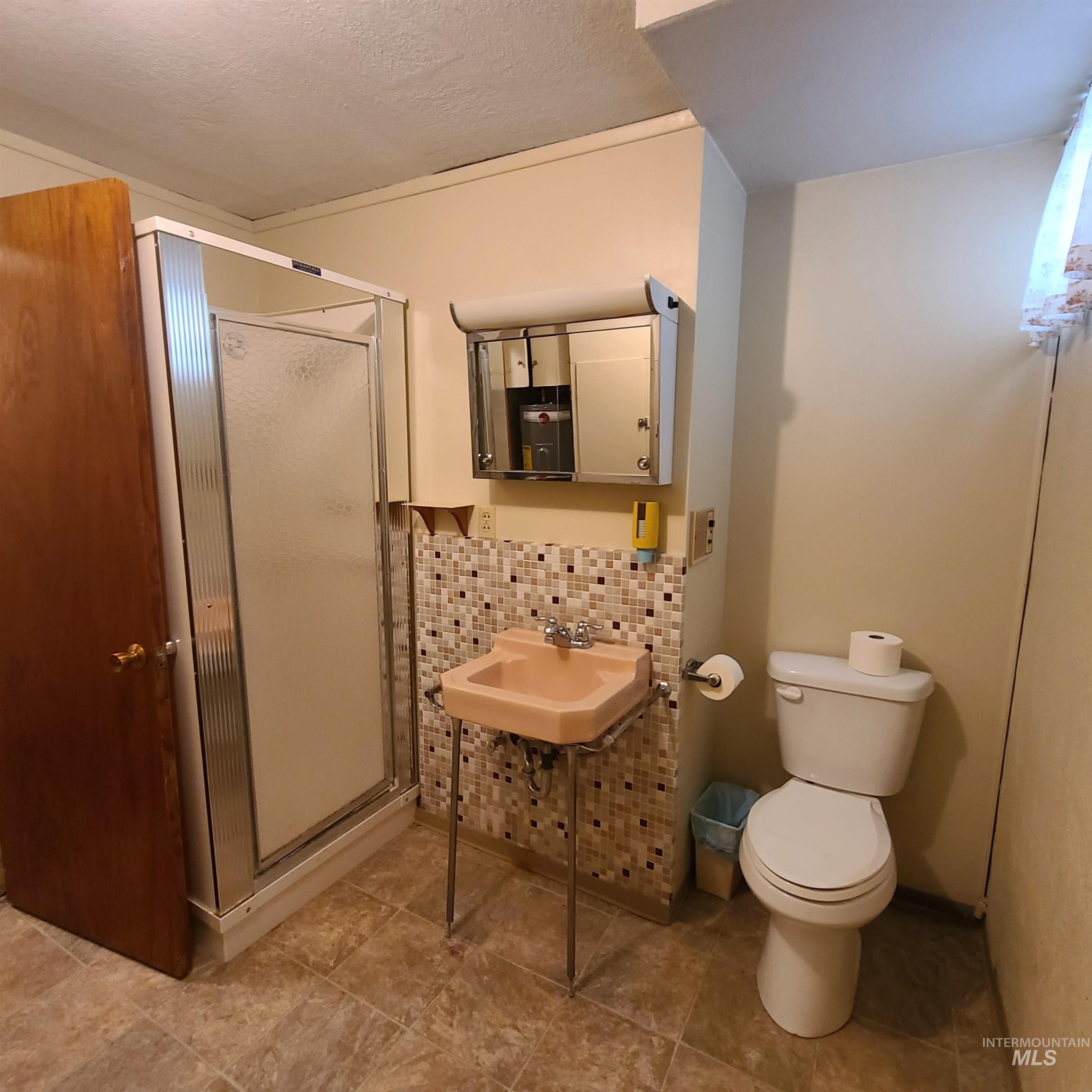 1298 E 2nd Property Photo 23