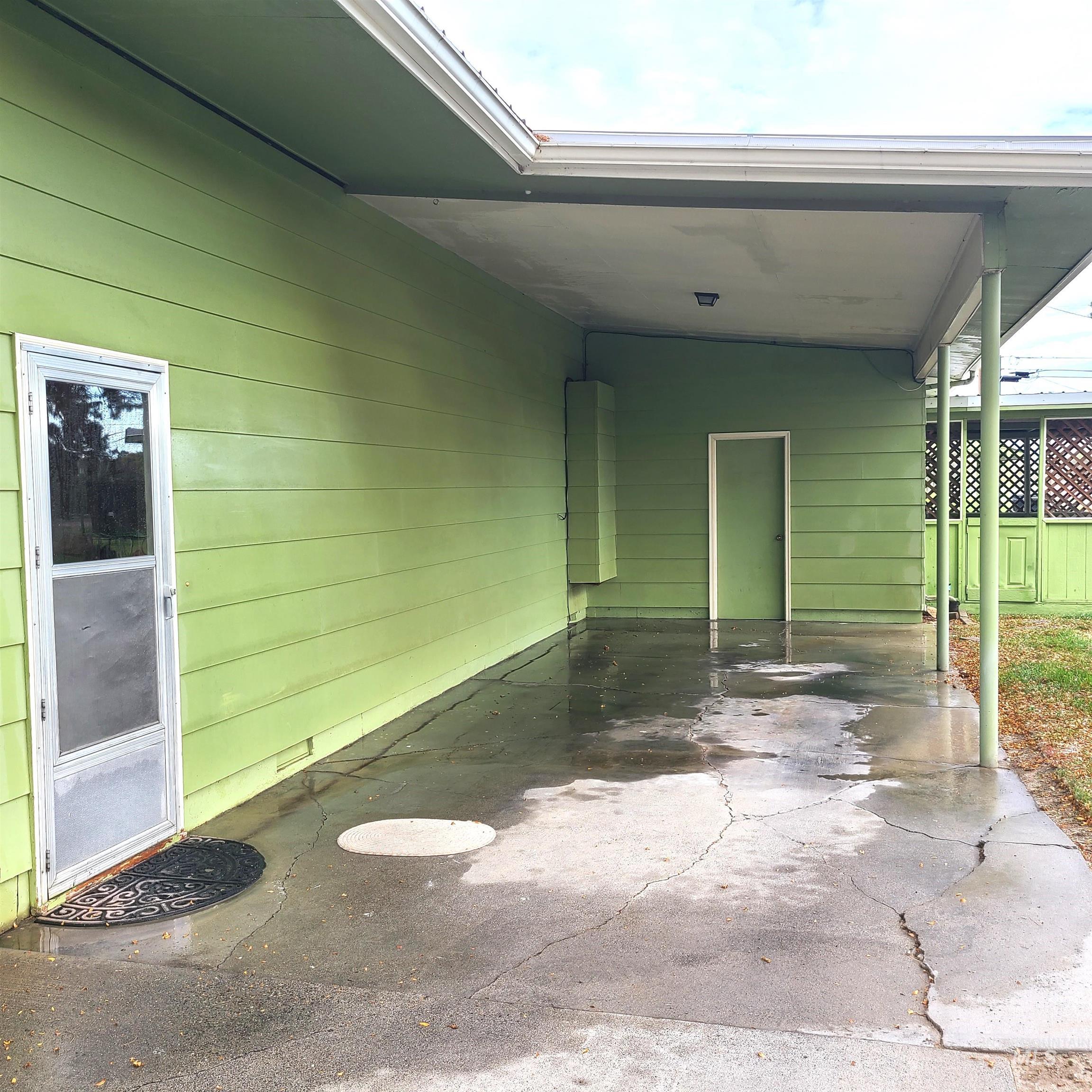 1298 E 2nd Property Photo 26