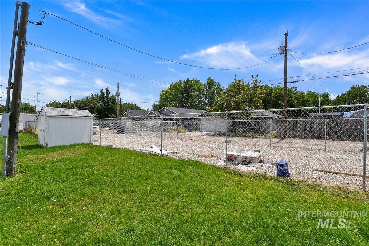 912 4th Ave N Property Photo 3