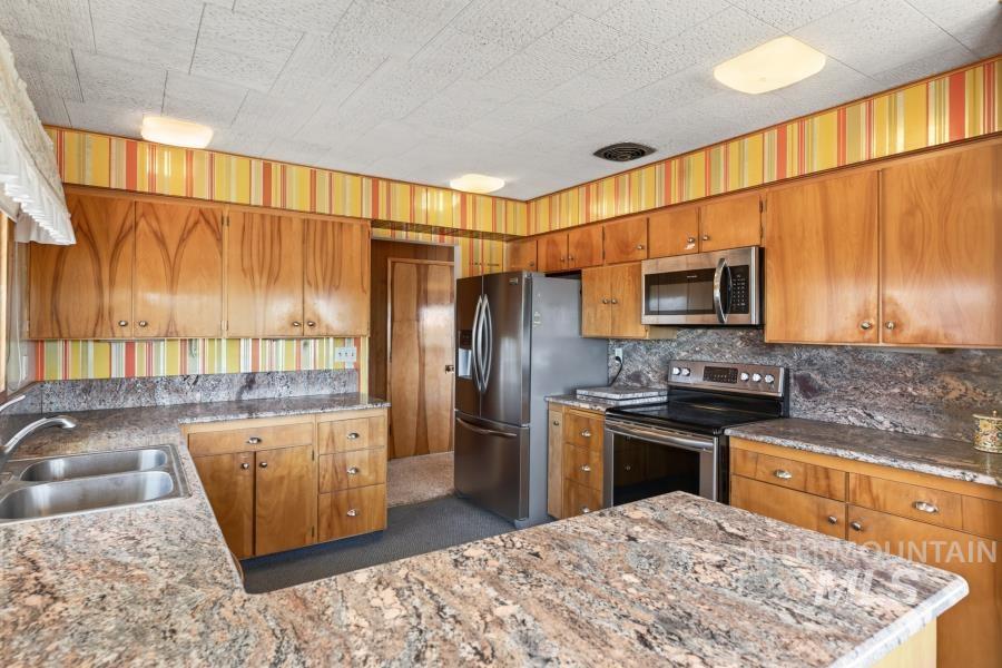 1011 Hall Rd. Property Photo 7
