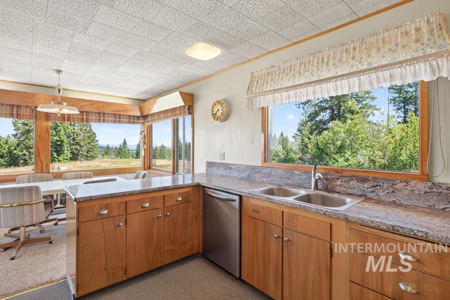 1011 Hall Rd. Property Photo 8