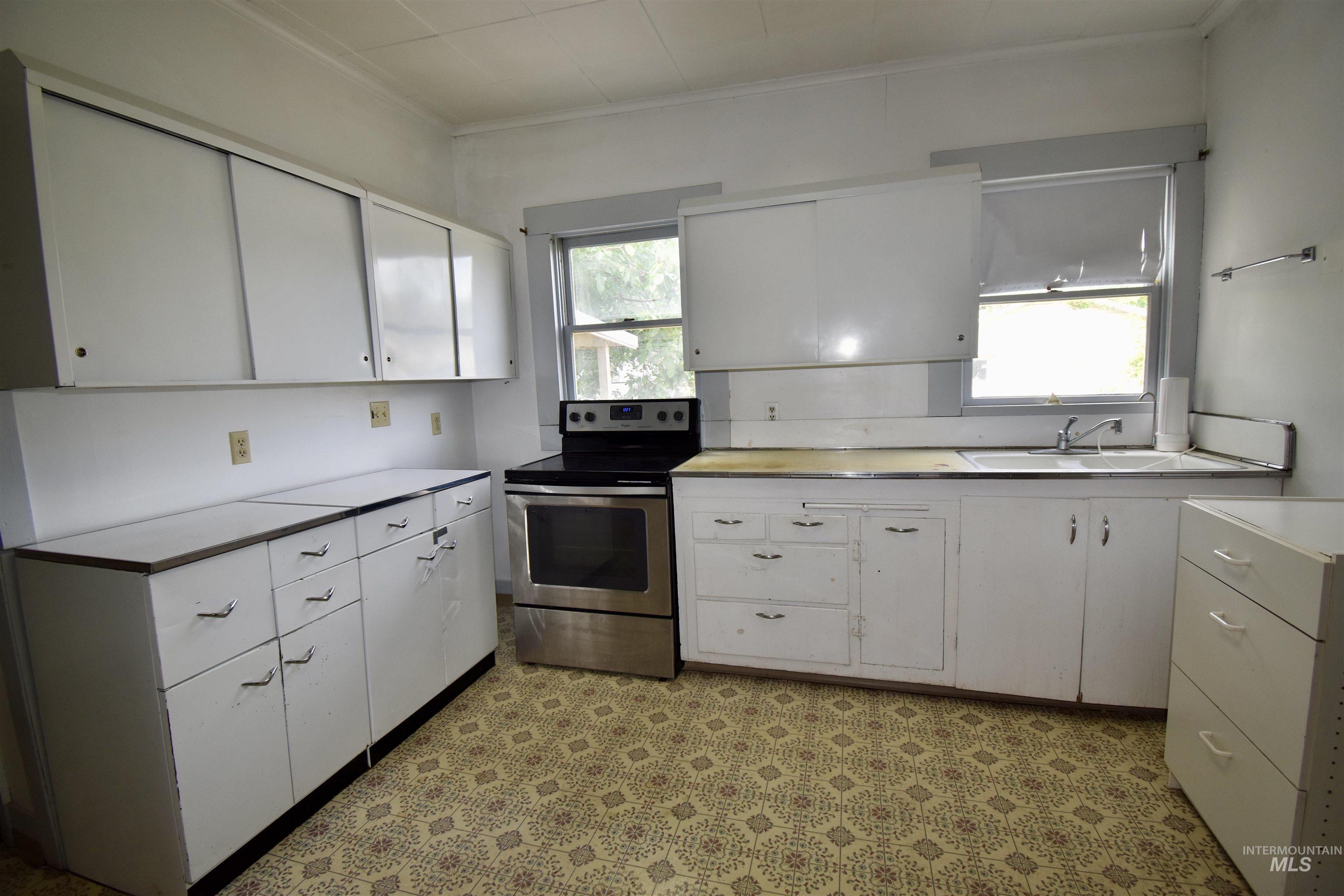 914 7th St Property Photo 3
