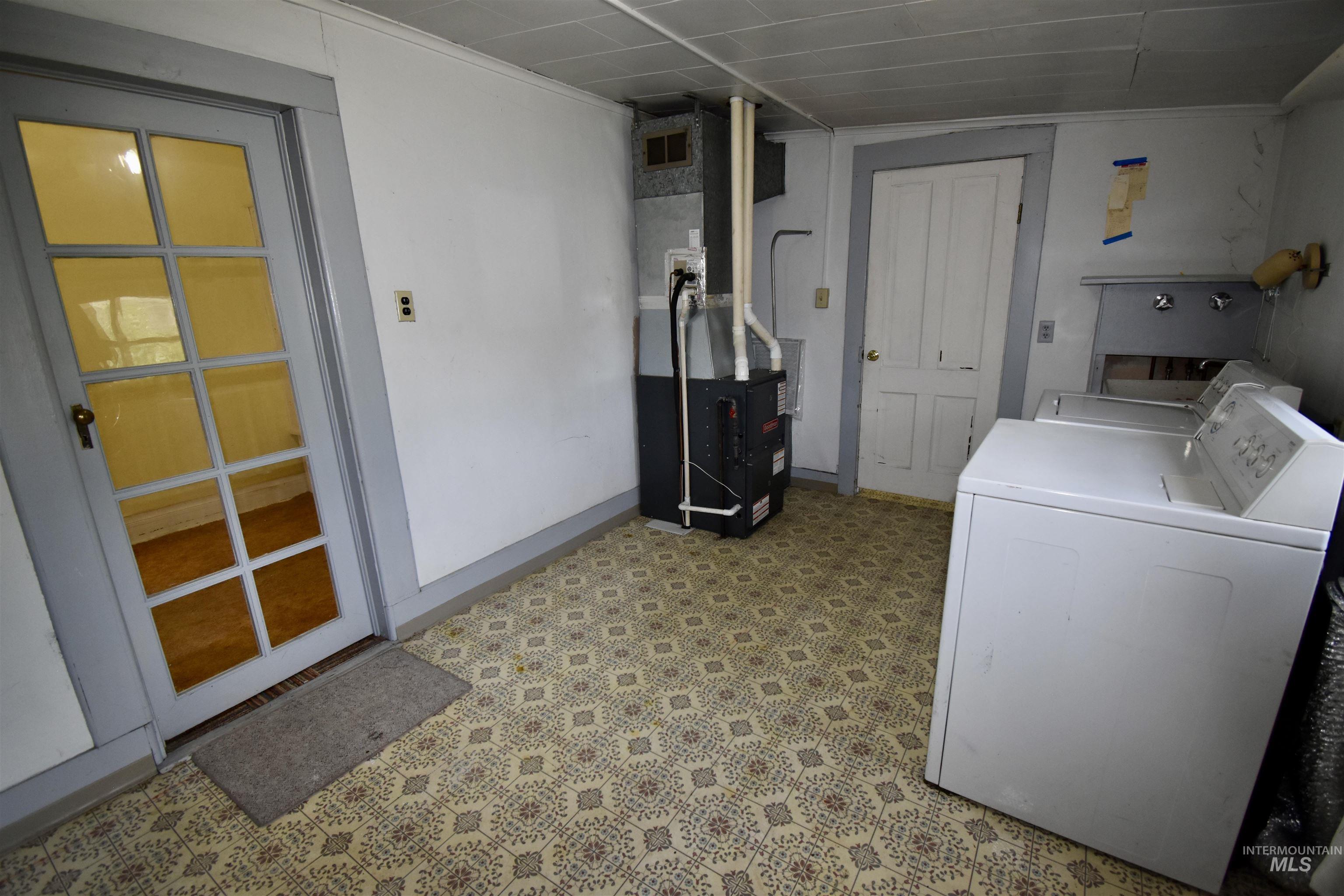 914 7th St Property Photo 12