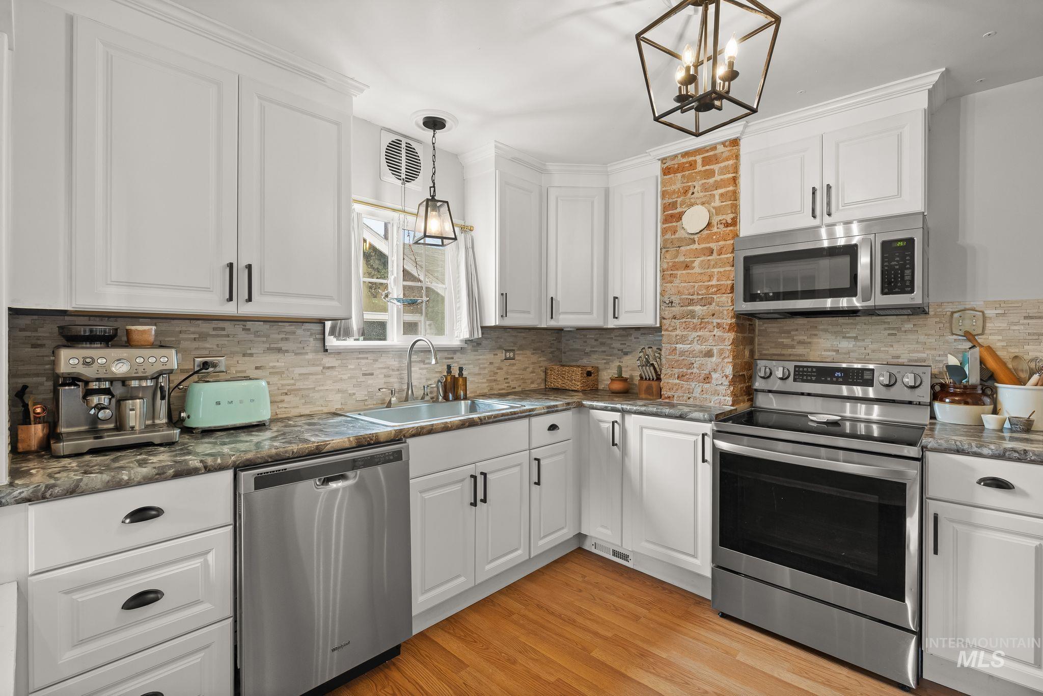 1408 13th Avenue Property Photo 2