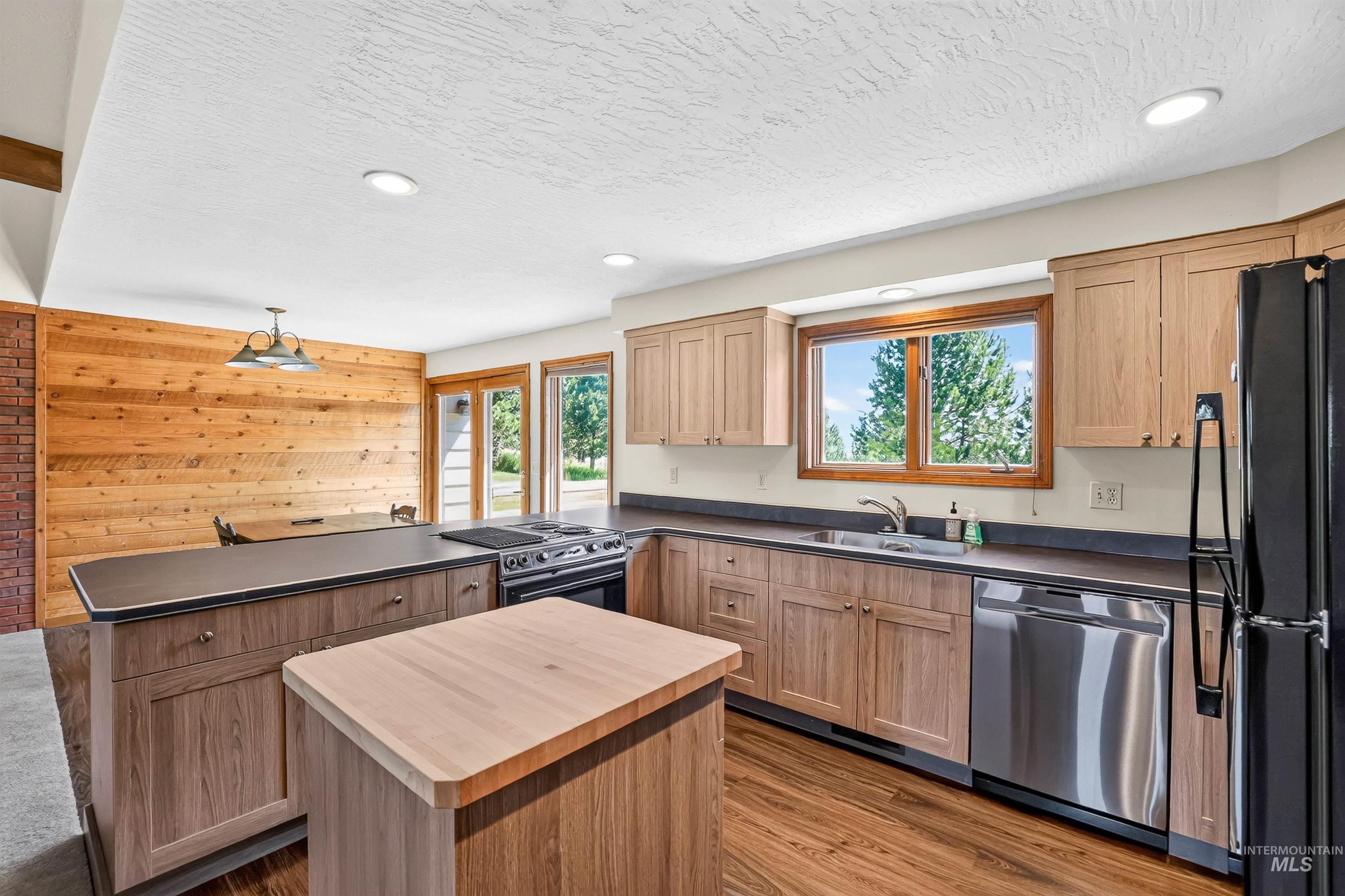 516 Skyline Dr Property Photo 13