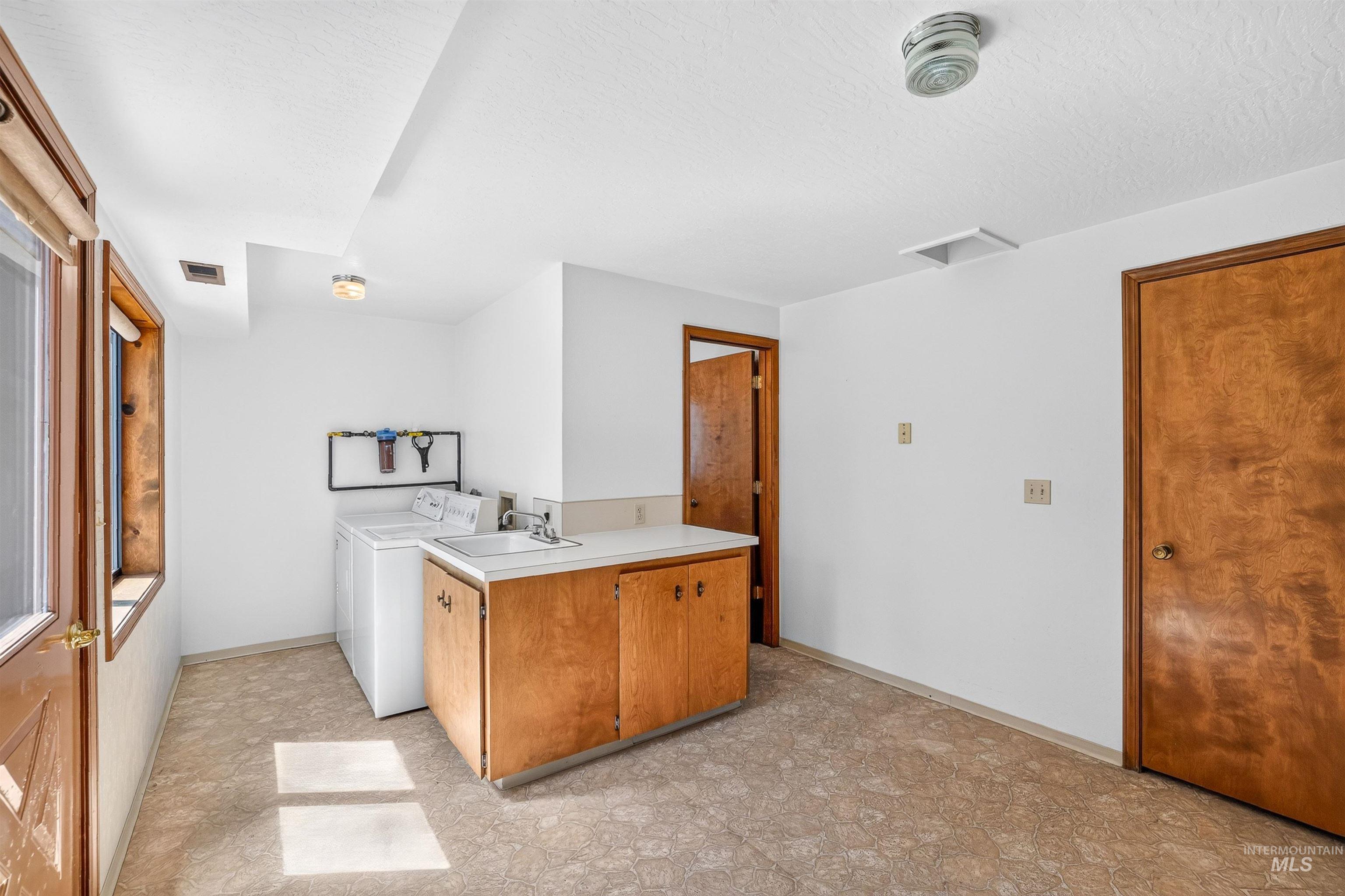 516 Skyline Dr Property Photo 41