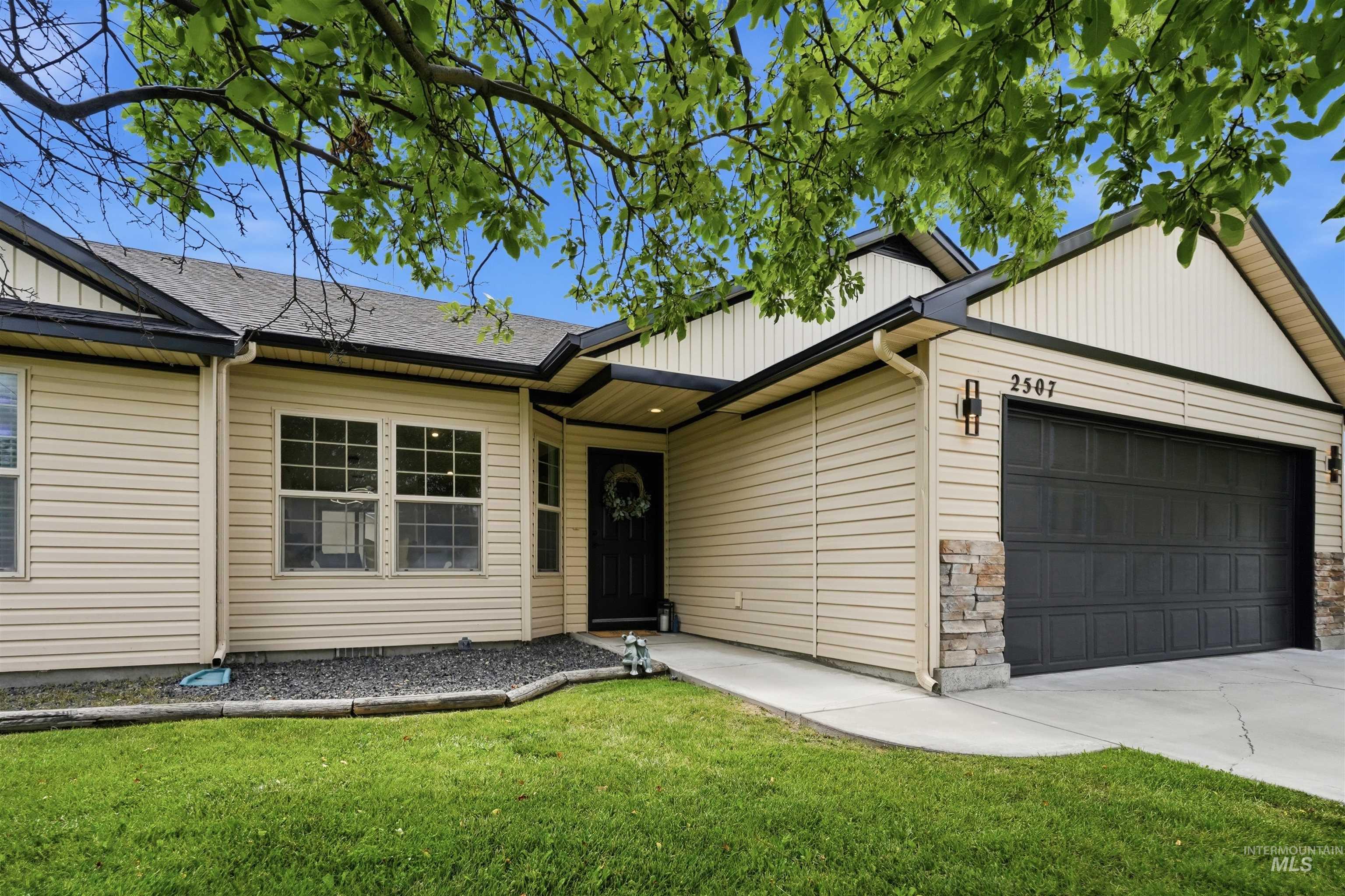 2507 E Carmel Ct Property Photo 5