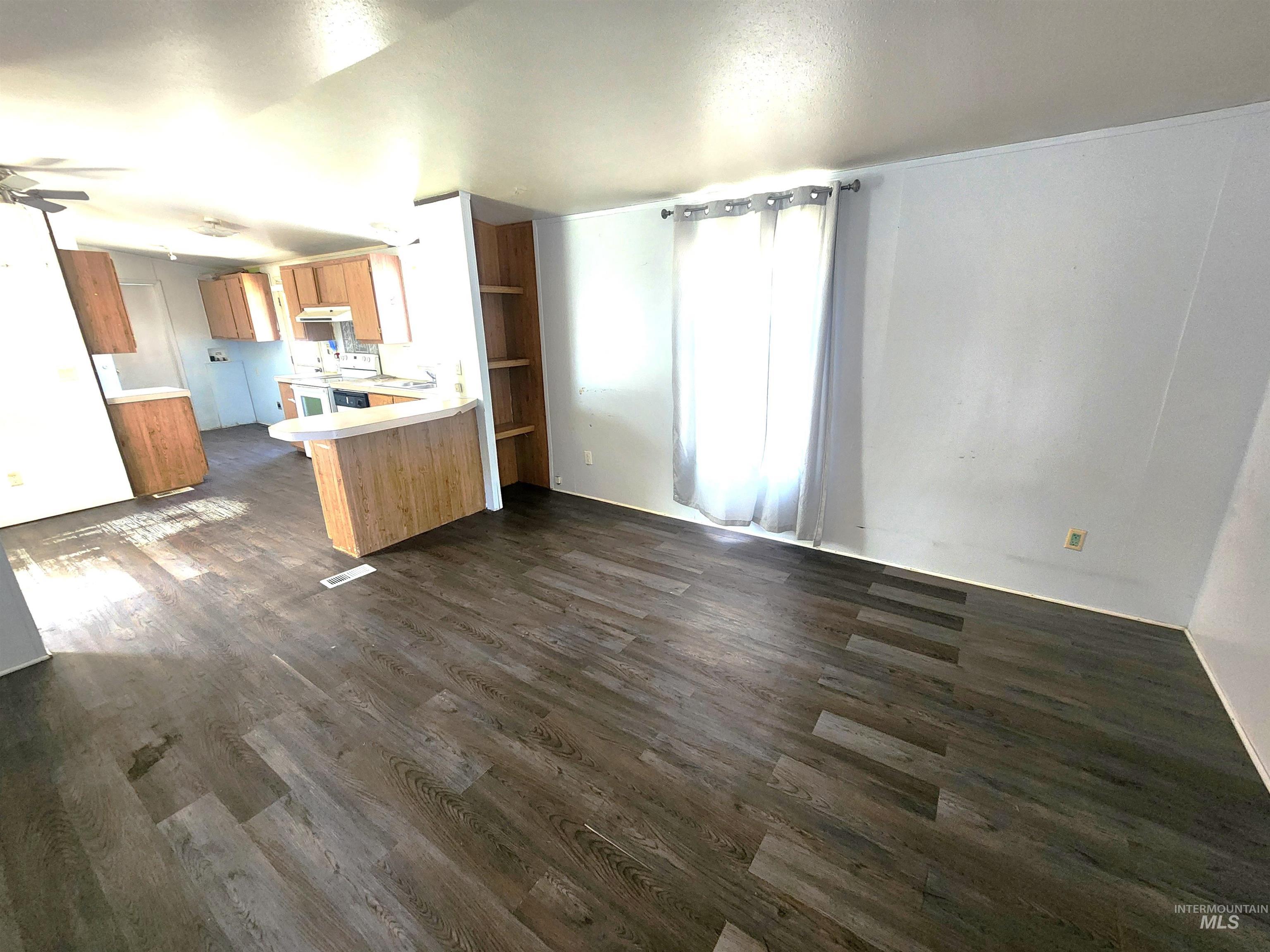 616 N Kings Rd Trlr 15 Property Photo 2