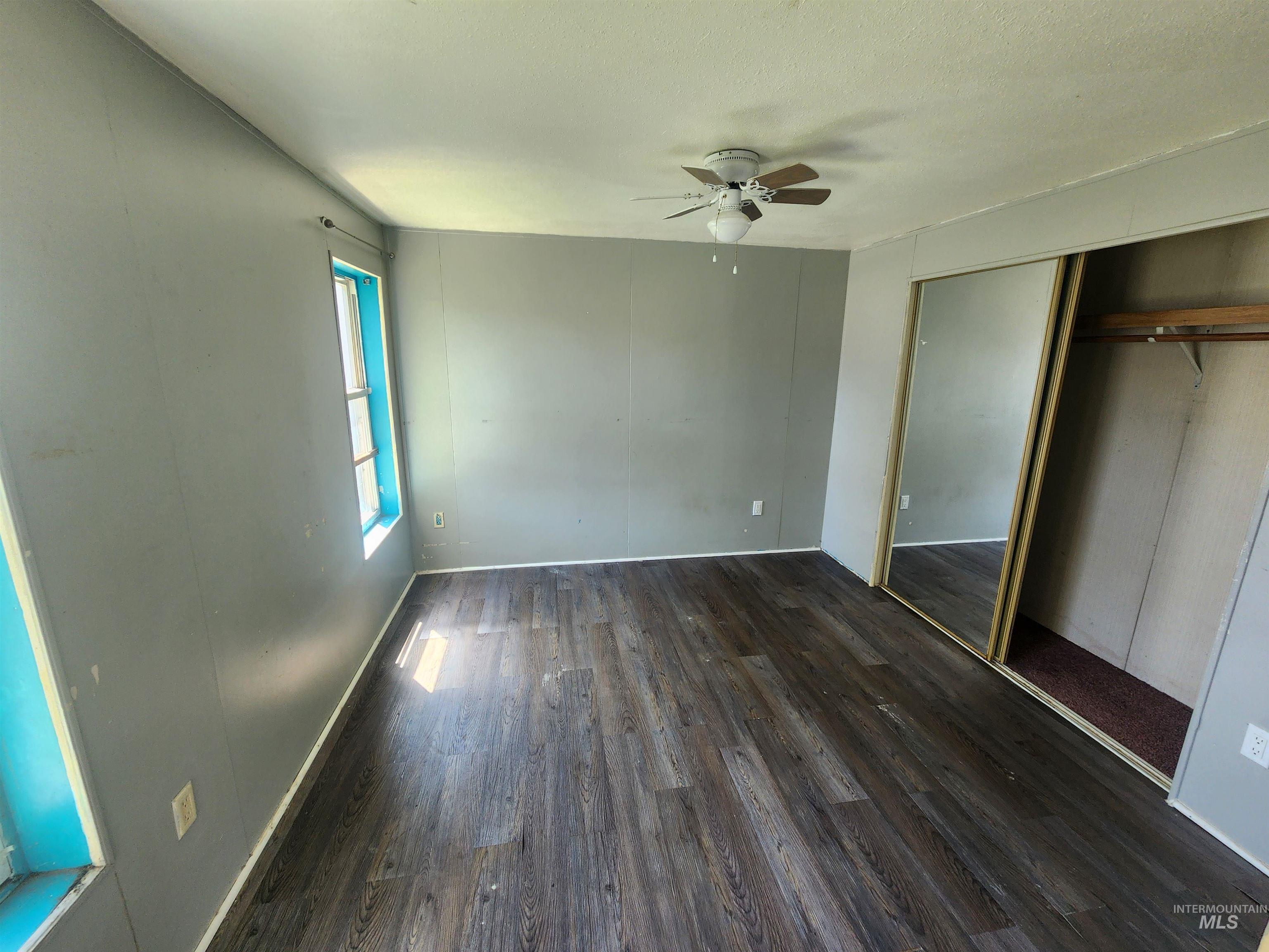 616 N Kings Rd Trlr 15 Property Photo 7