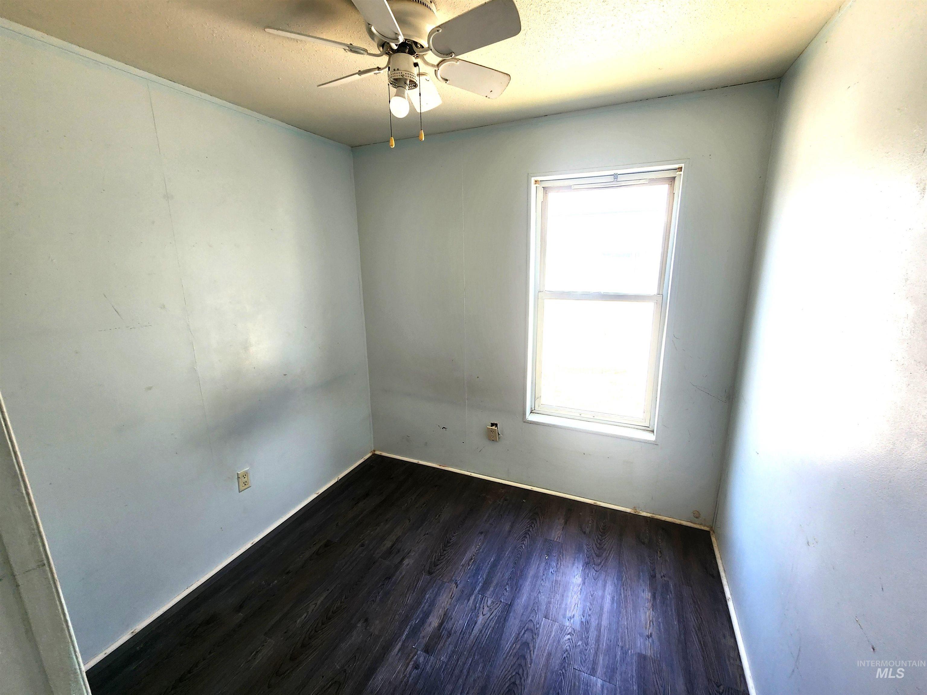 616 N Kings Rd Trlr 15 Property Photo 8