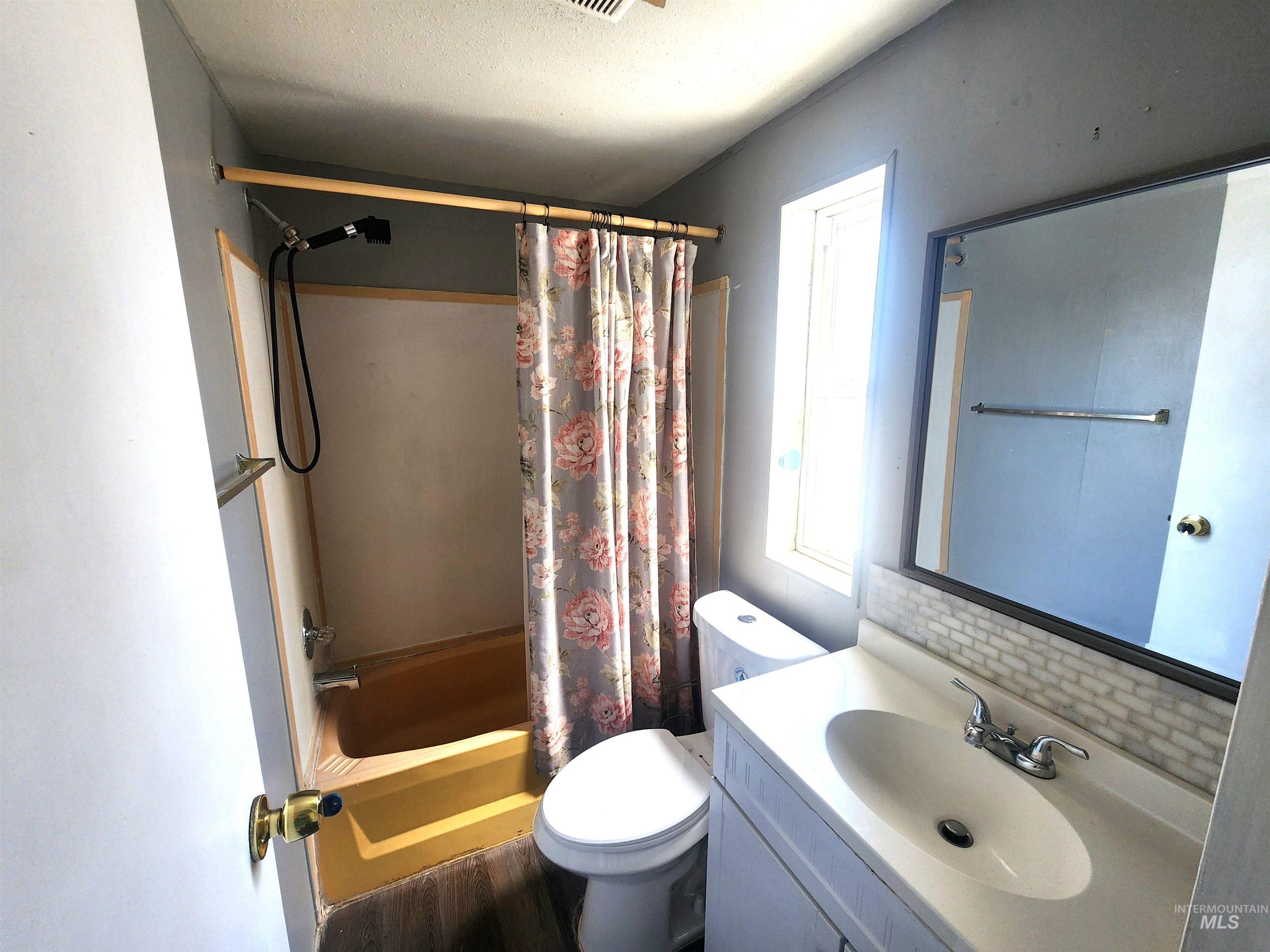 616 N Kings Rd Trlr 15 Property Photo 10
