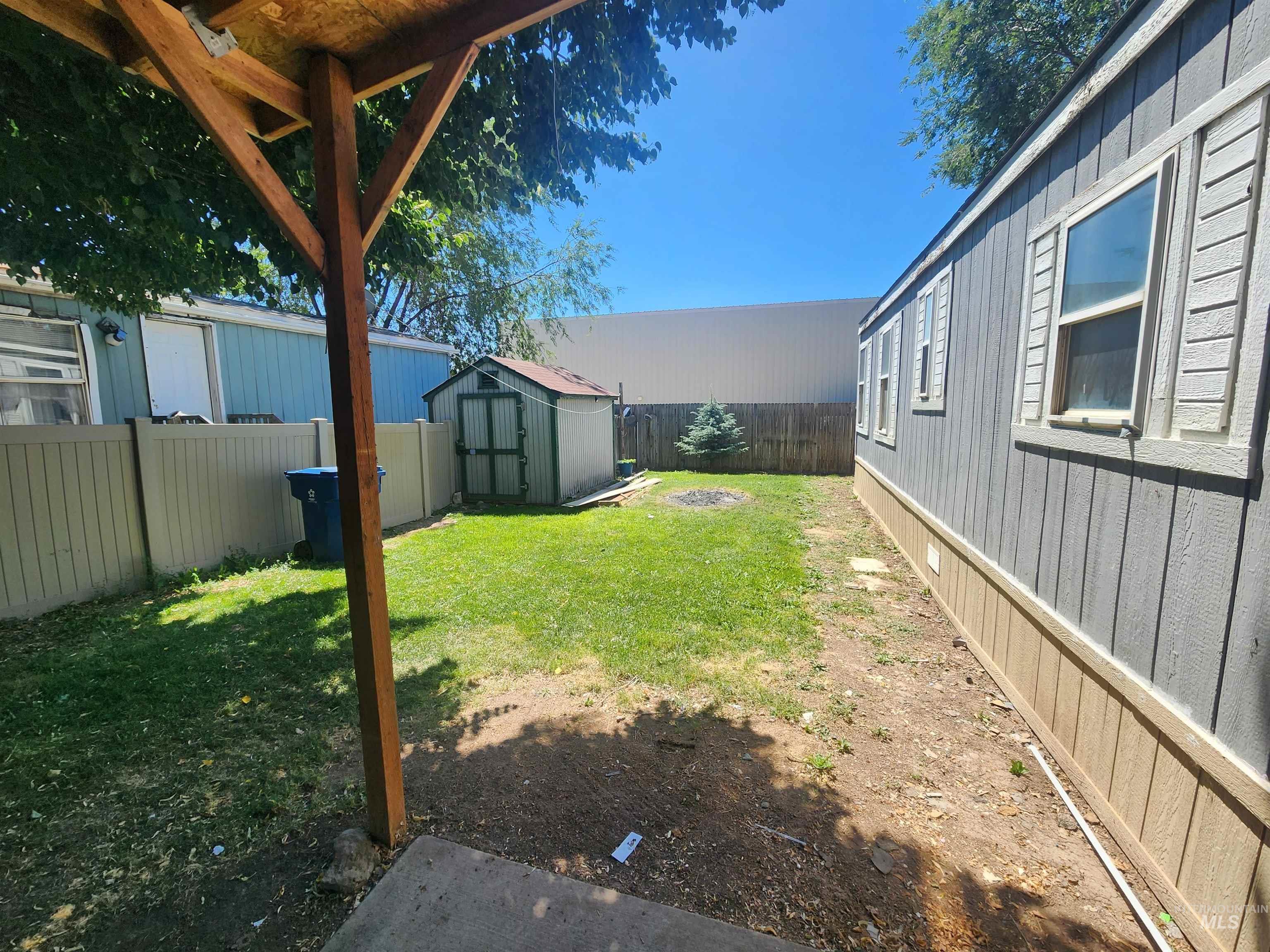 616 N Kings Rd Trlr 15 Property Photo 11