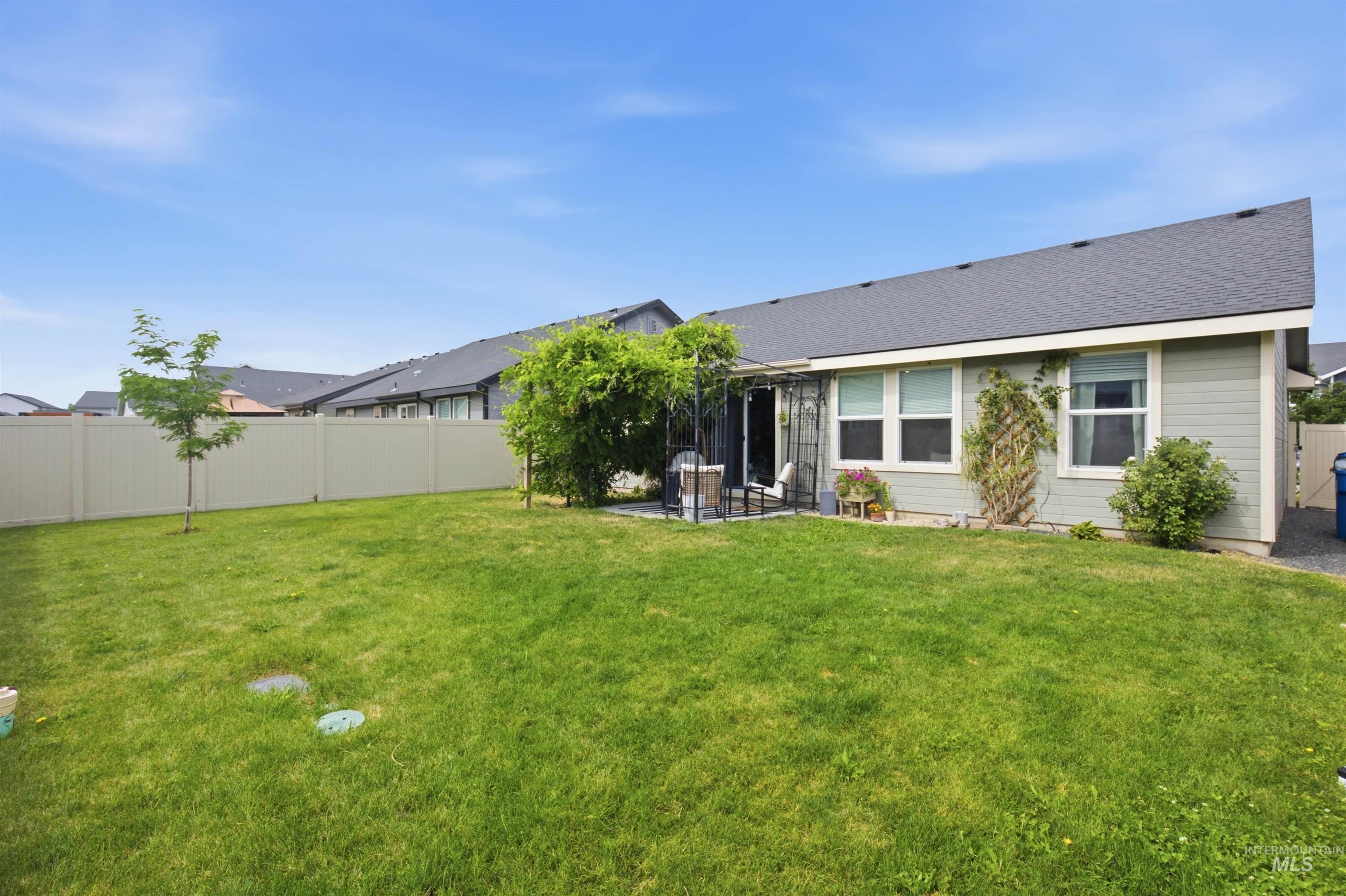 7516 S Foremast Ave Property Photo 16