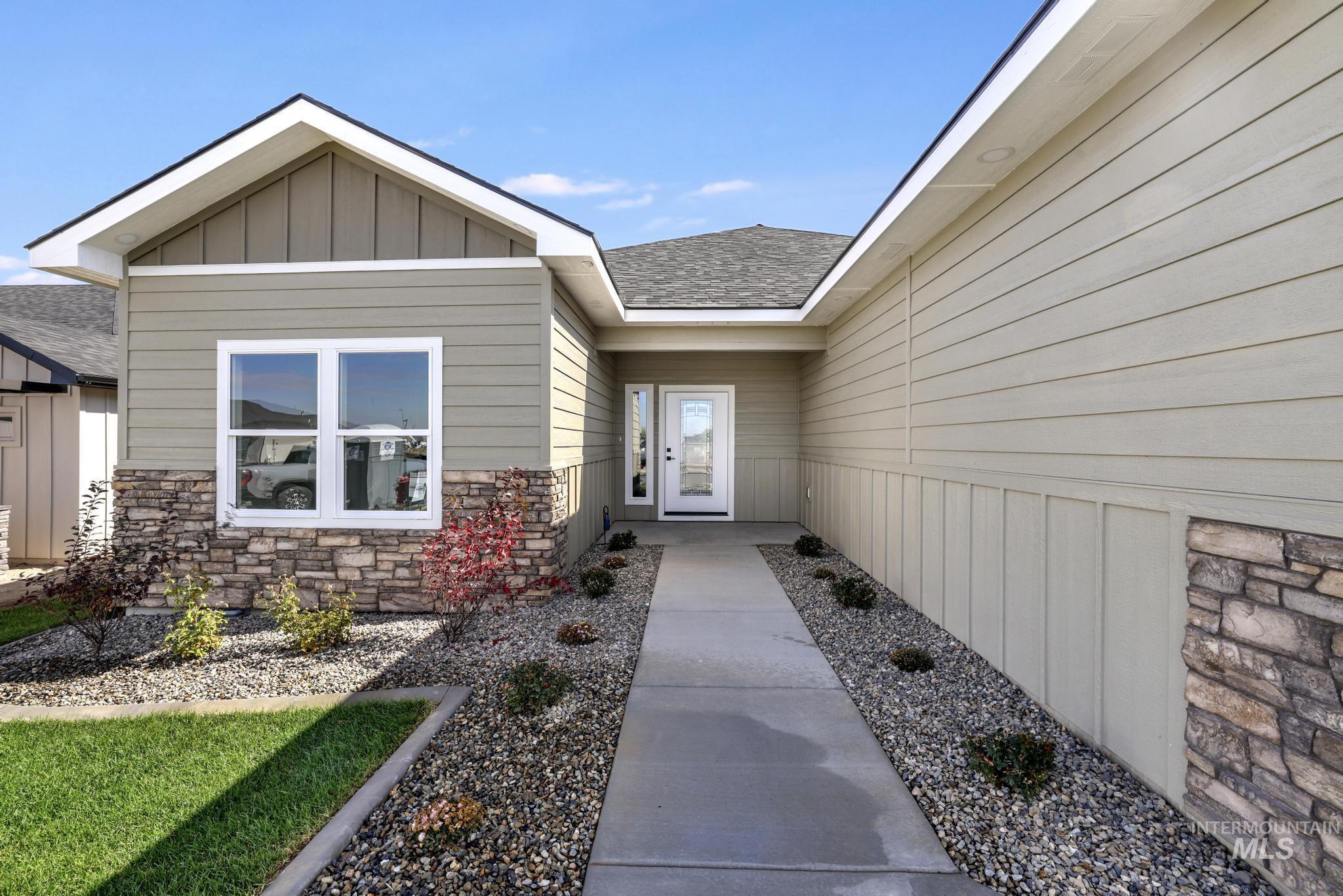 2194 Caribel St Property Photo 4