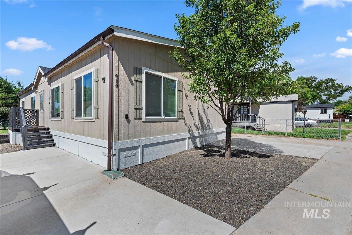 456 W Greenleaf St. Property Photo 1