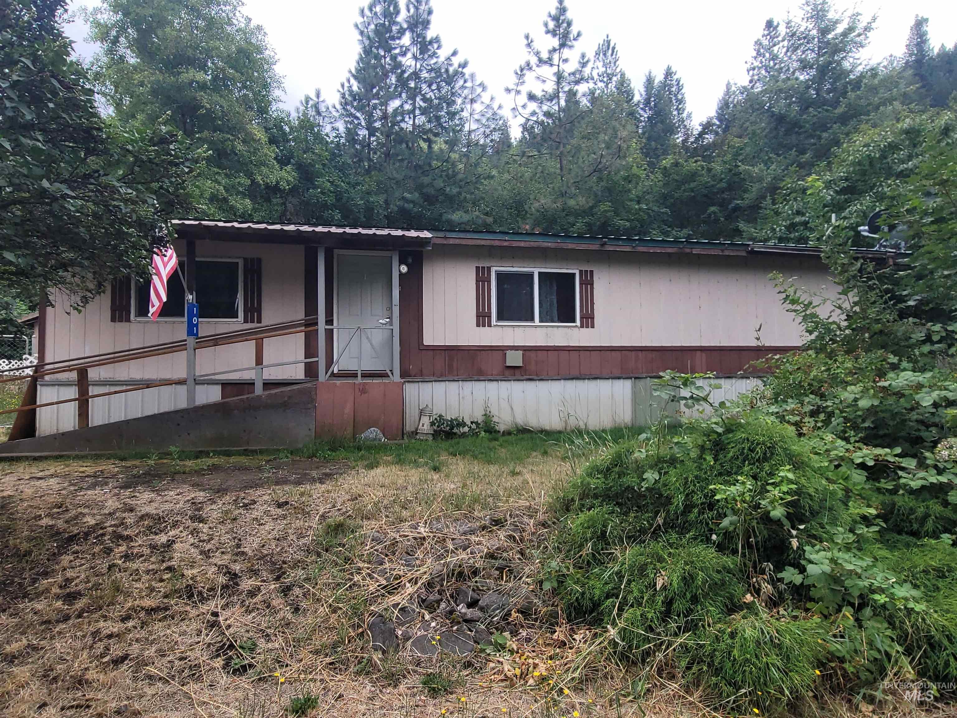 101 Waterfall Loop Property Photo 1