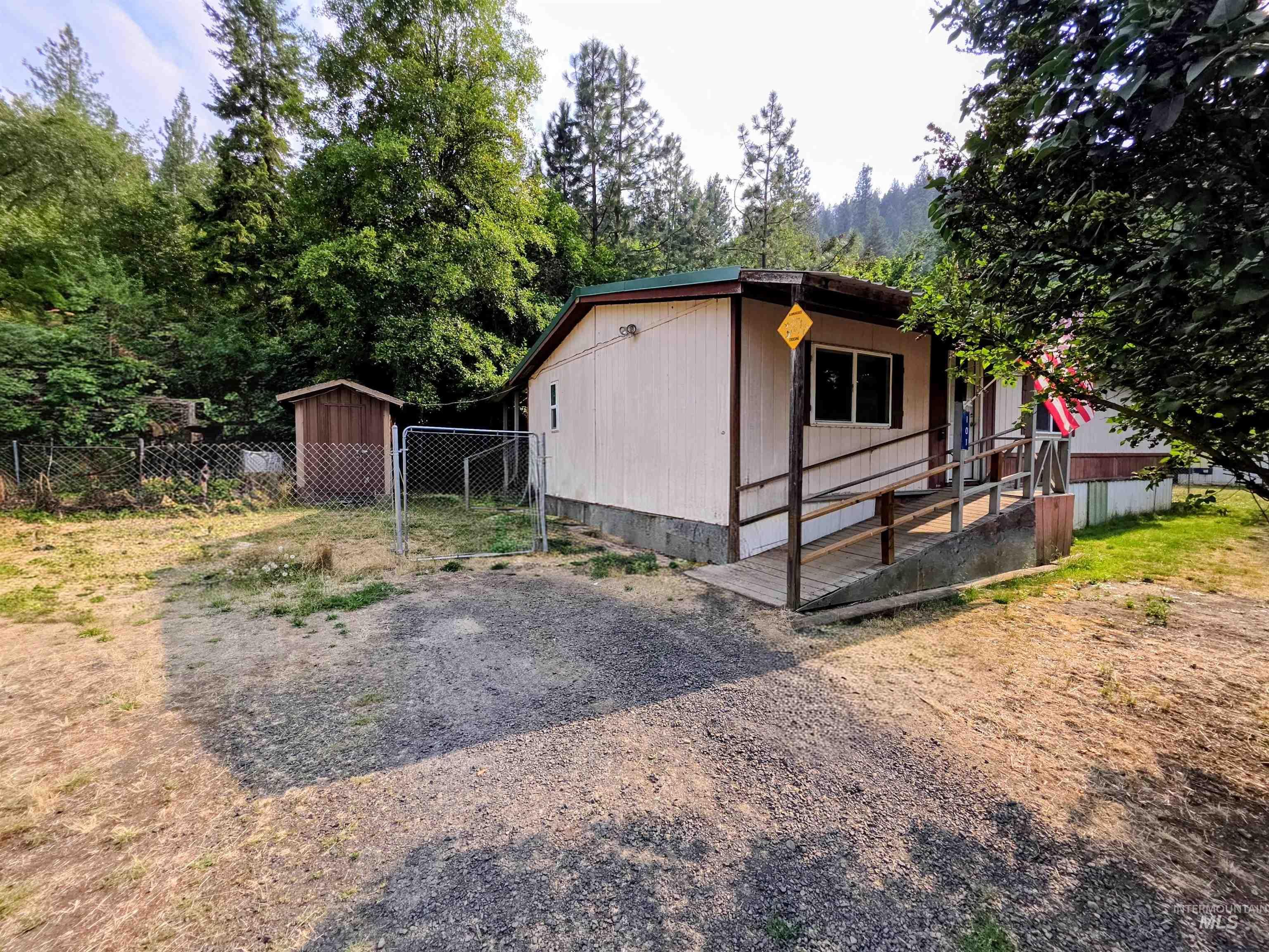 101 Waterfall Loop Property Photo 3