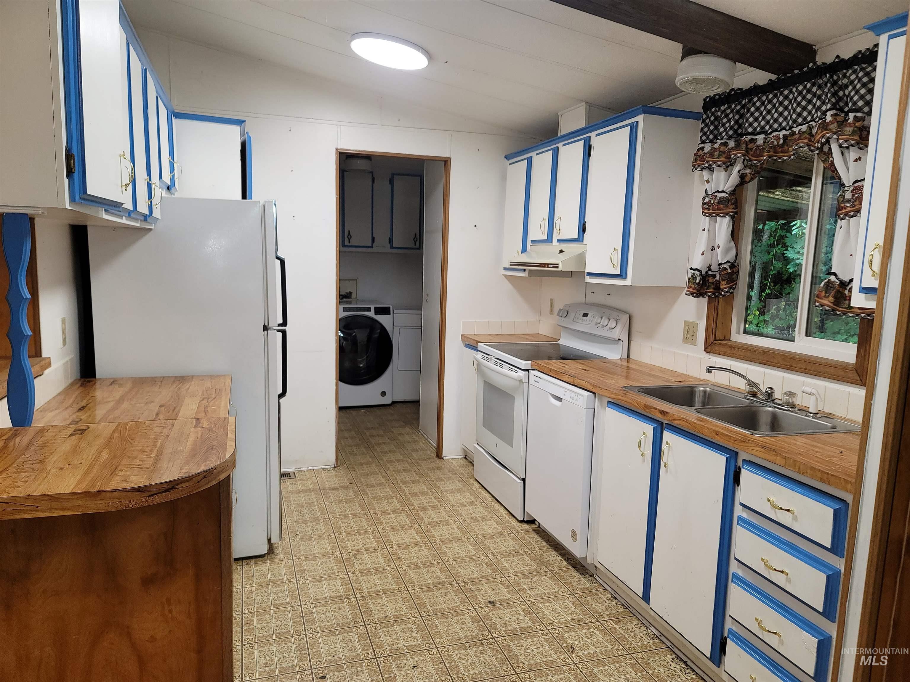 101 Waterfall Loop Property Photo 12