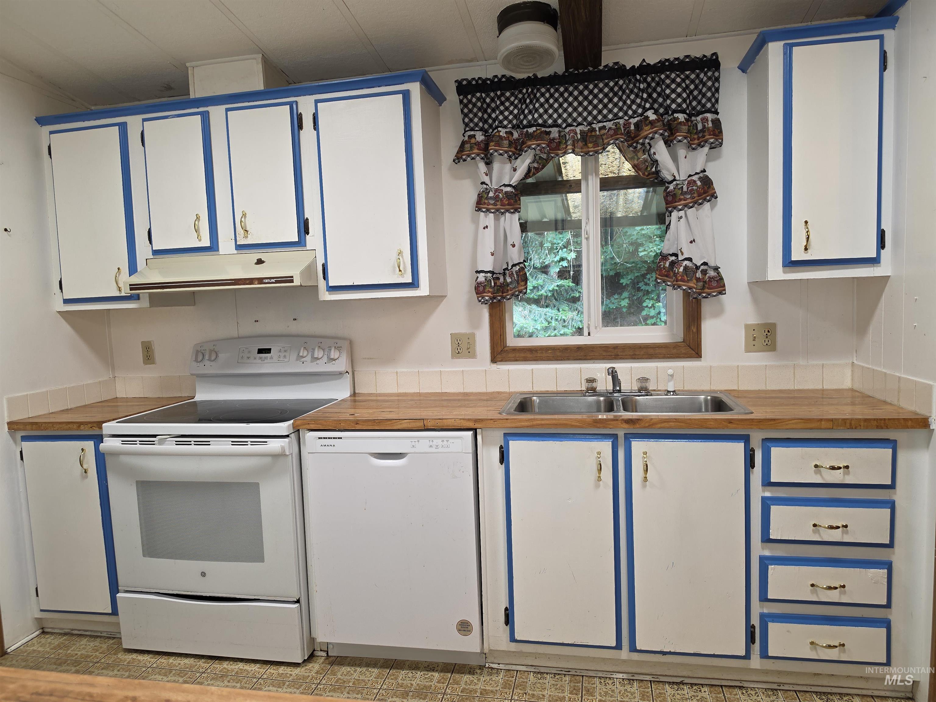 101 Waterfall Loop Property Photo 14