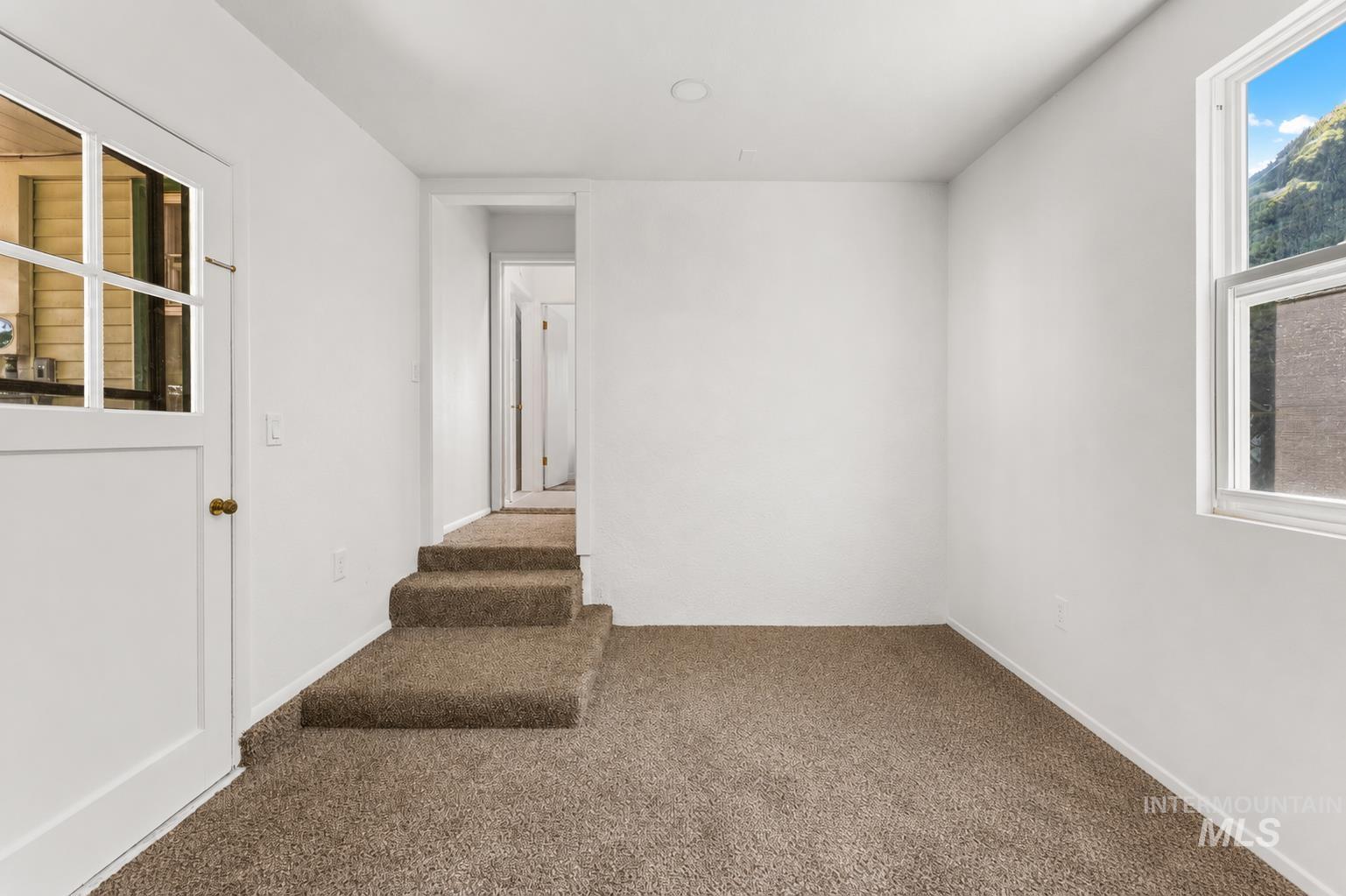 611 N Riverview Dr Property Photo 23