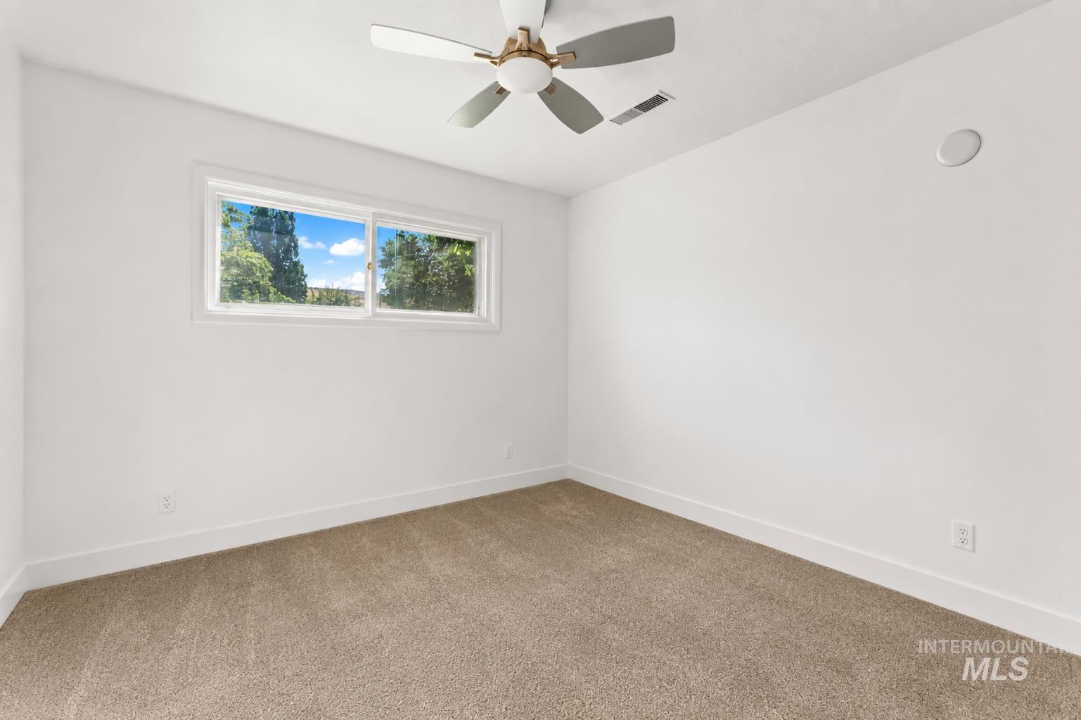 611 N Riverview Dr Property Photo 28