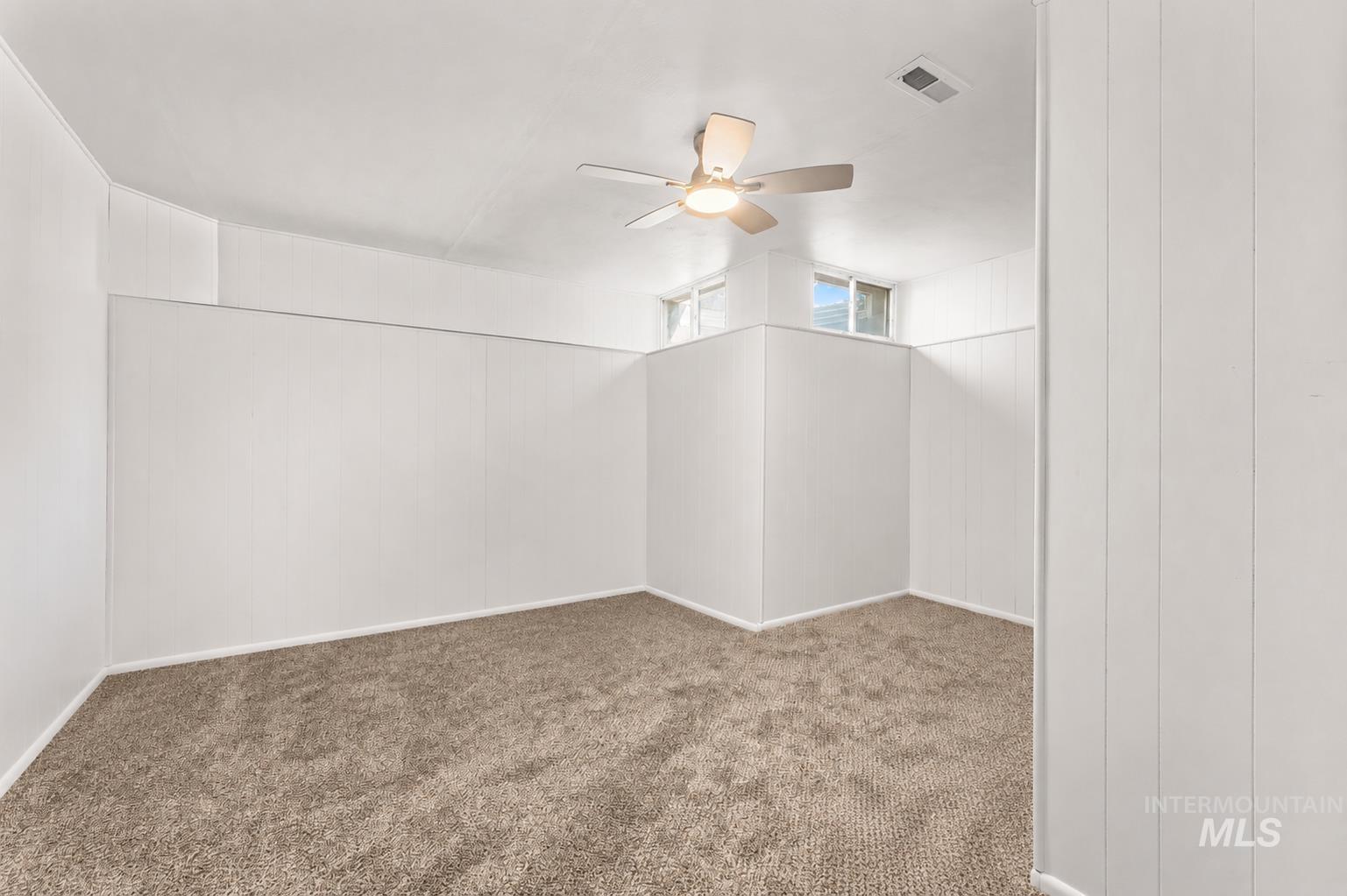 611 N Riverview Dr Property Photo 30