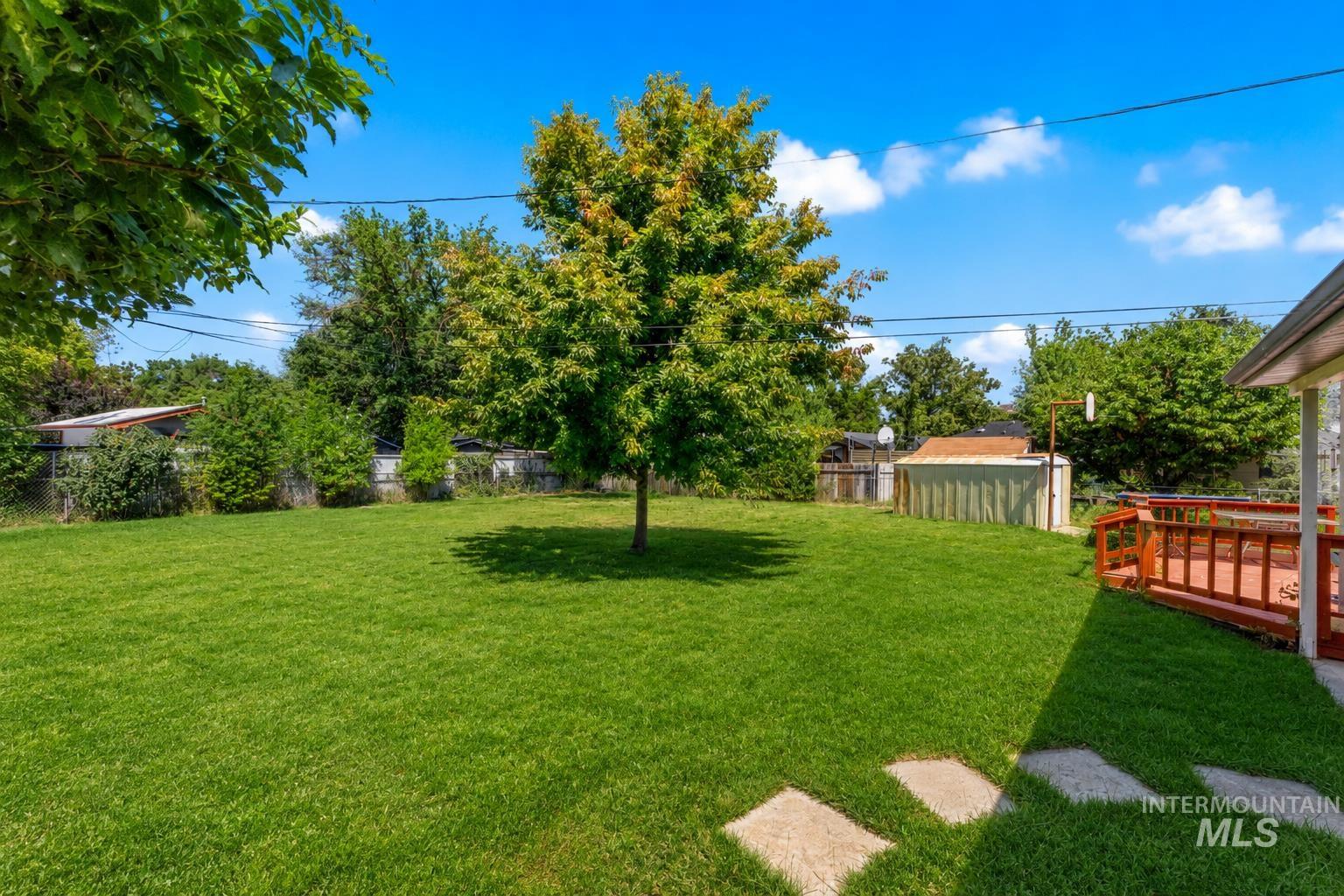 611 N Riverview Dr Property Photo 40
