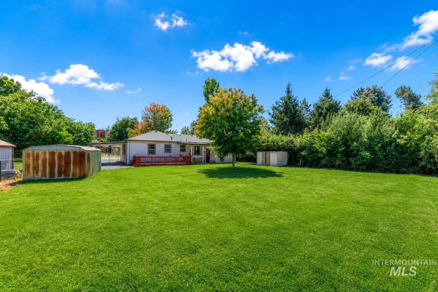 611 N Riverview Dr Property Photo 41