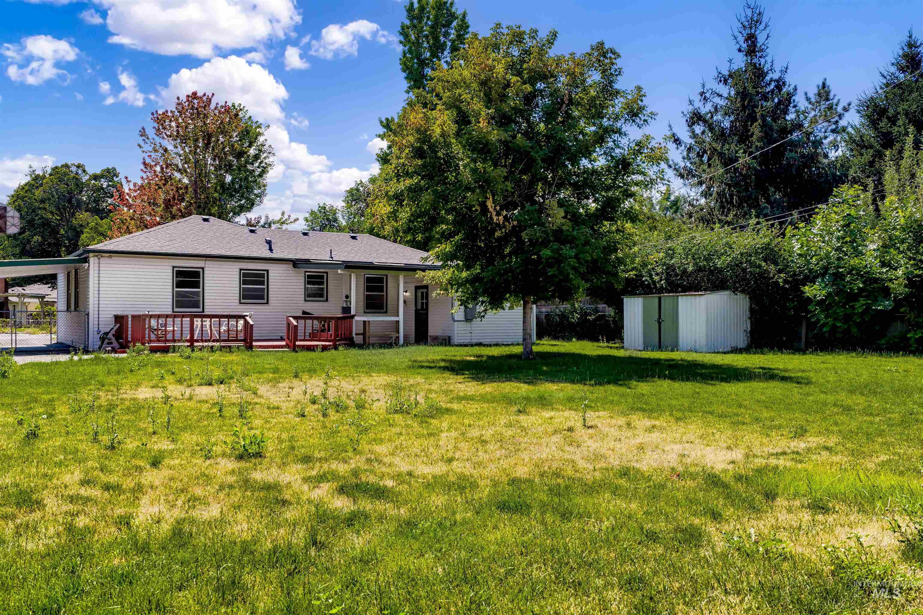 611 N Riverview Dr Property Photo 45