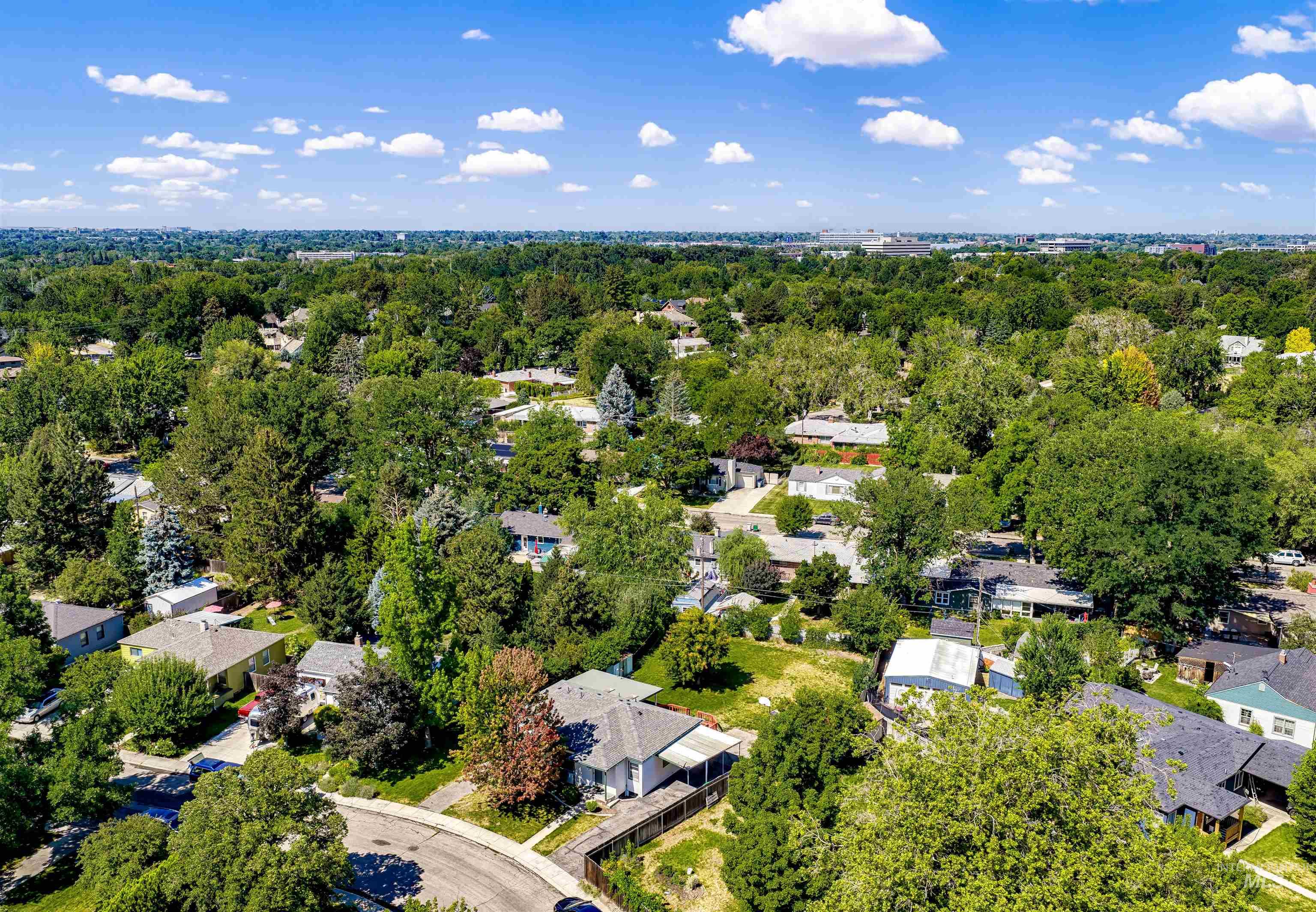 611 N Riverview Dr Property Photo 46