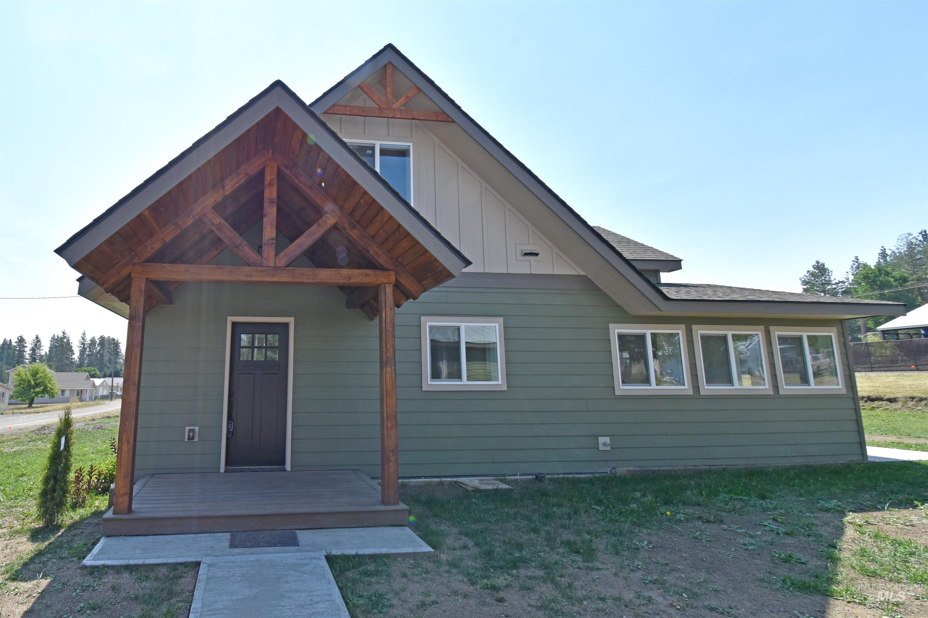 413 Ellis Avenue Property Photo 1