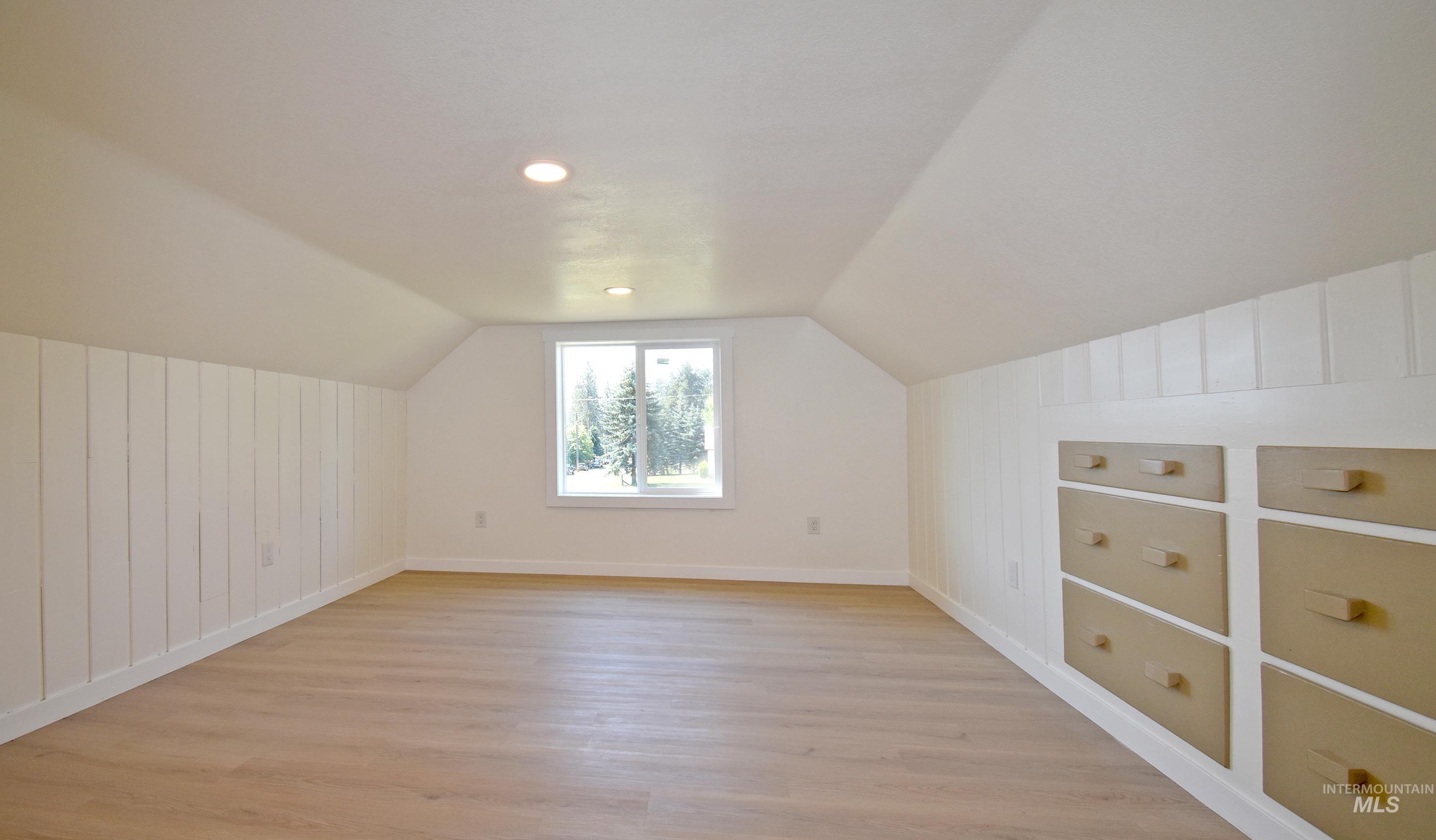 413 Ellis Avenue Property Photo 27