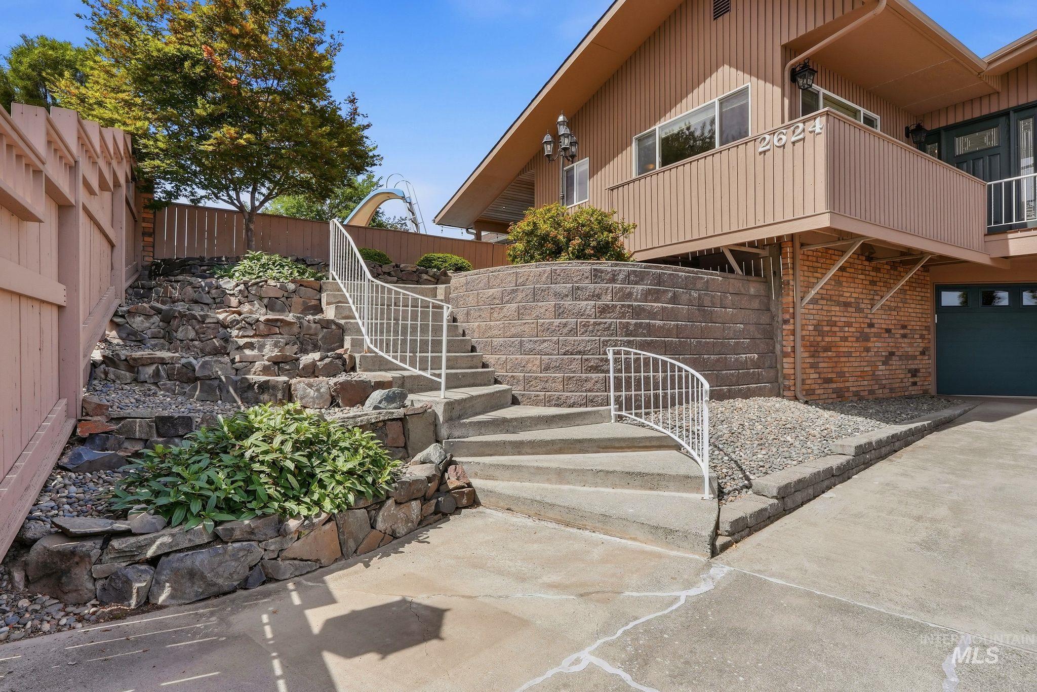 2624 Grandview Drive Property Photo 4