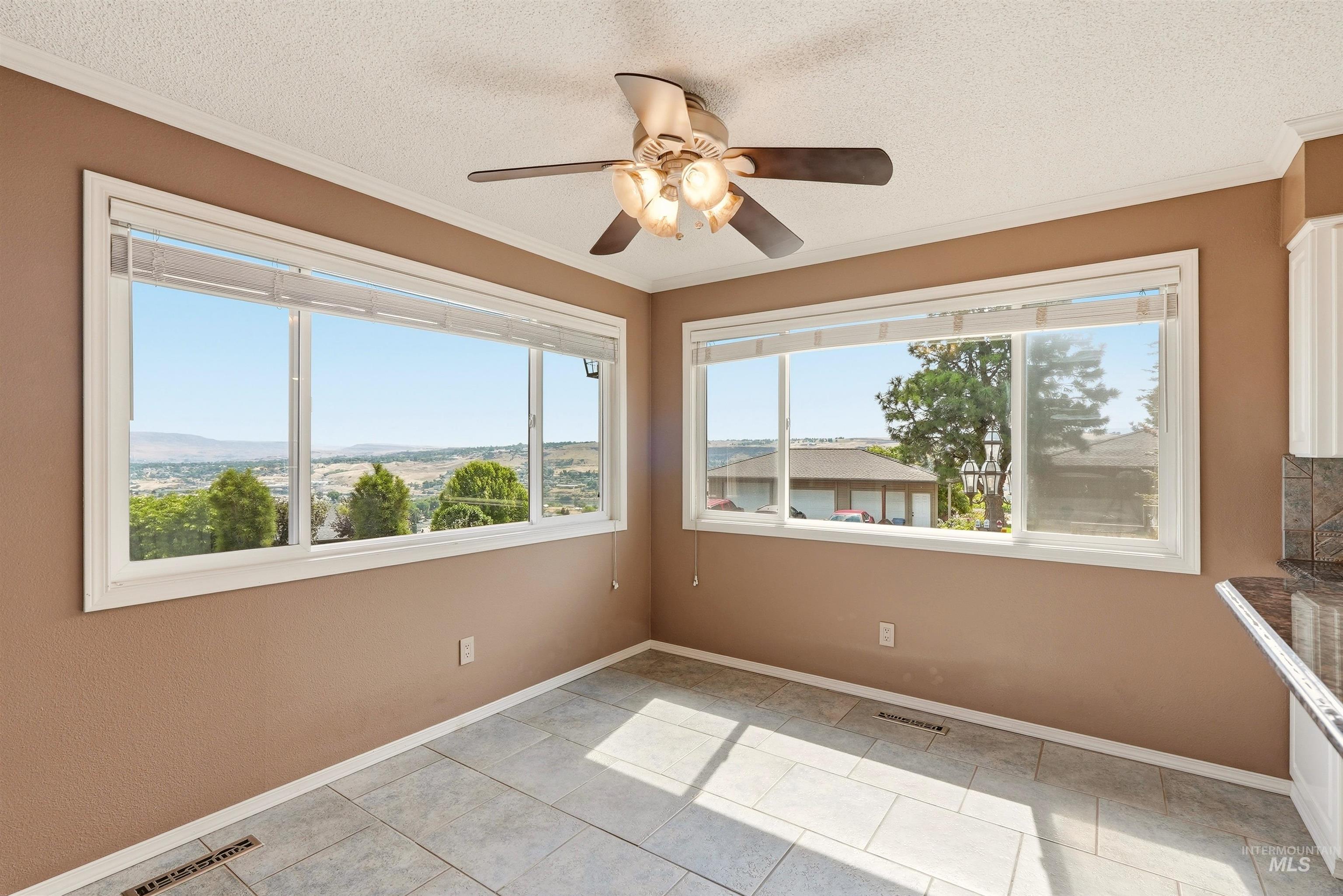 2624 Grandview Drive Property Photo 6