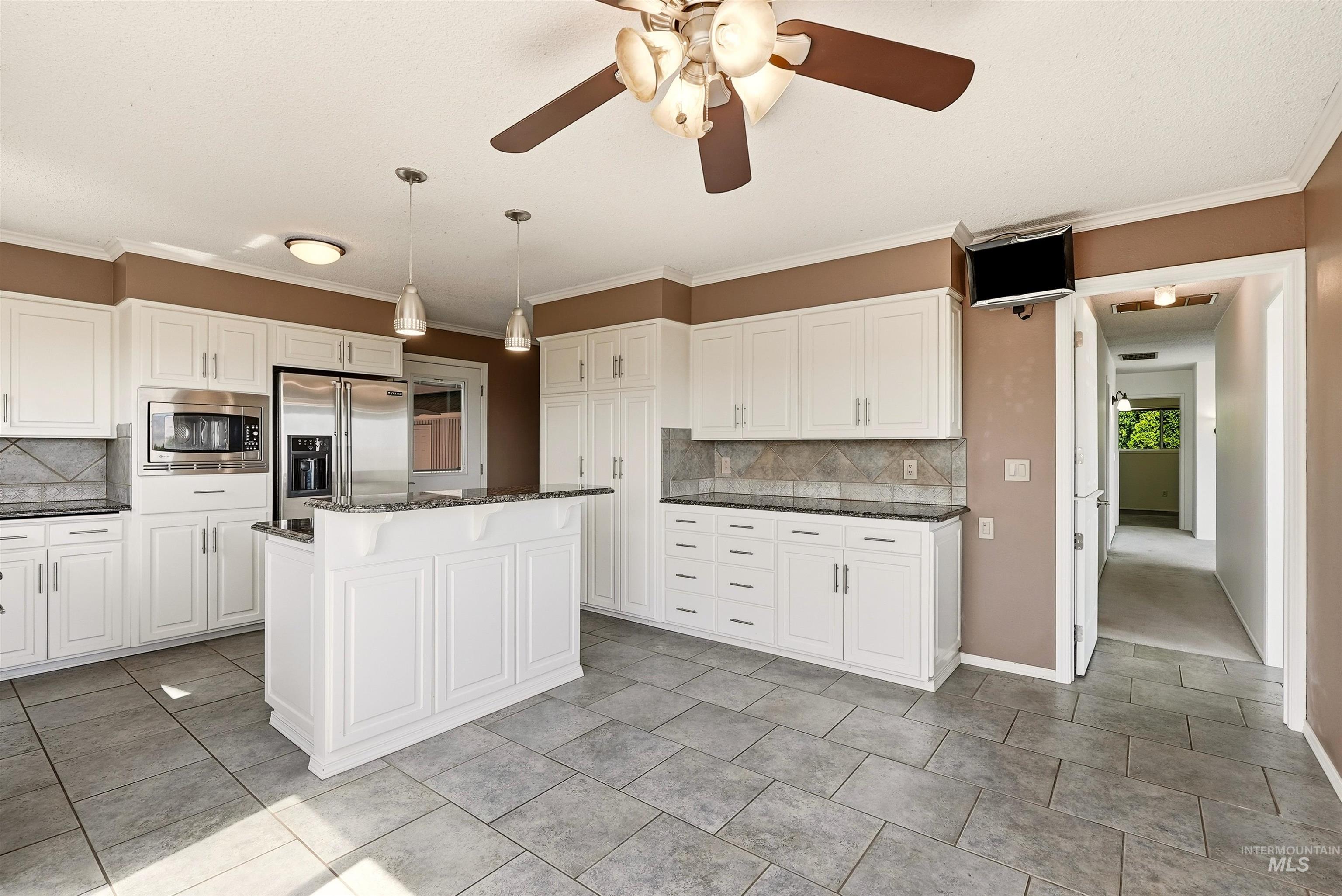 2624 Grandview Drive Property Photo 8