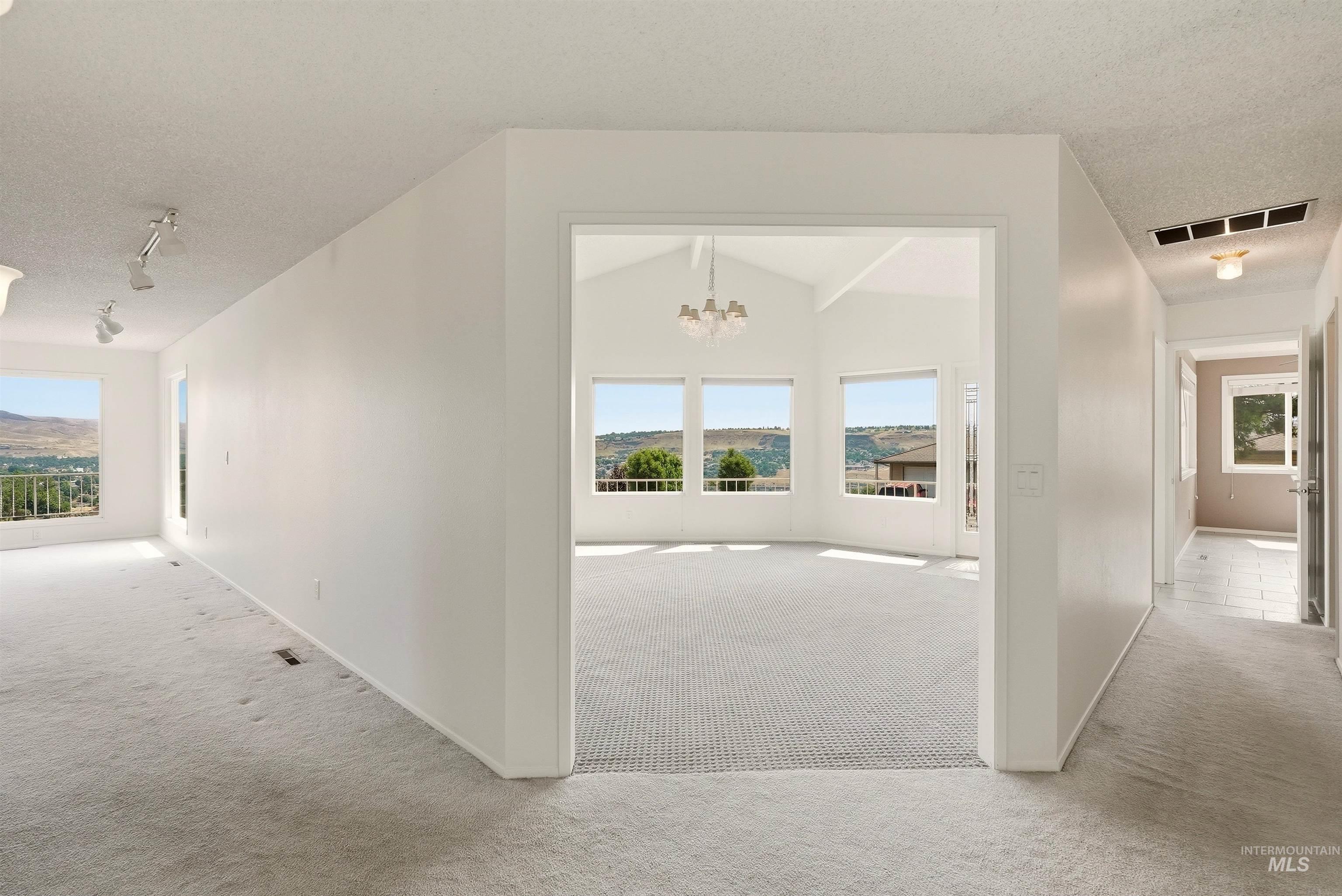 2624 Grandview Drive Property Photo 11