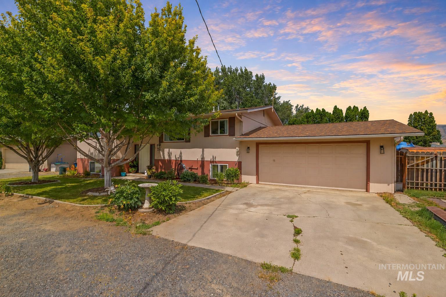 2390 Rolling Hills Dr Property Photo 1
