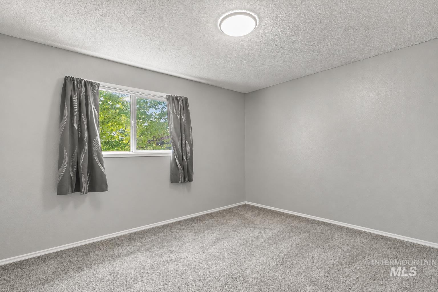 2390 Rolling Hills Dr Property Photo 25