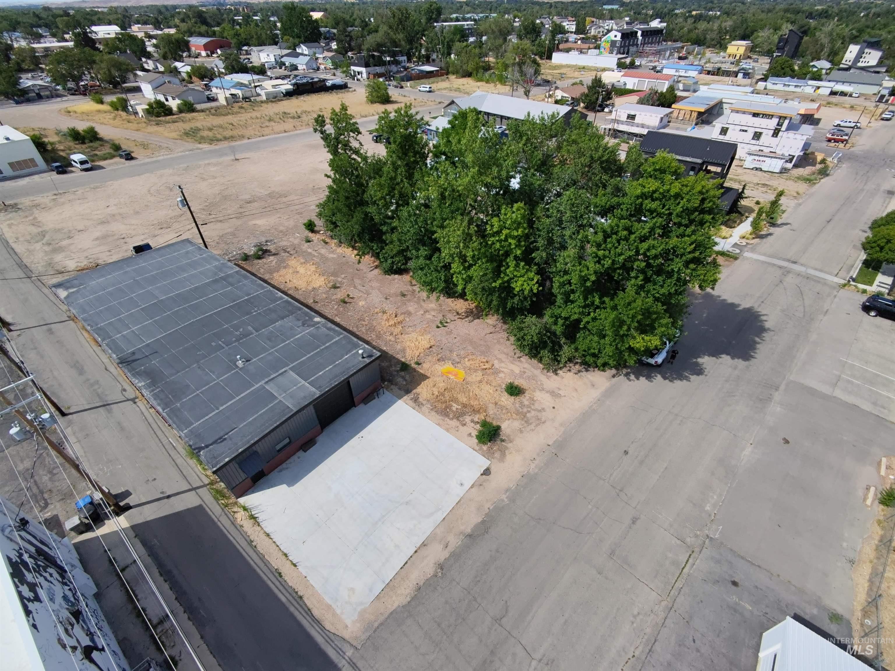 108 E 33 Rd Street Property Photo 3