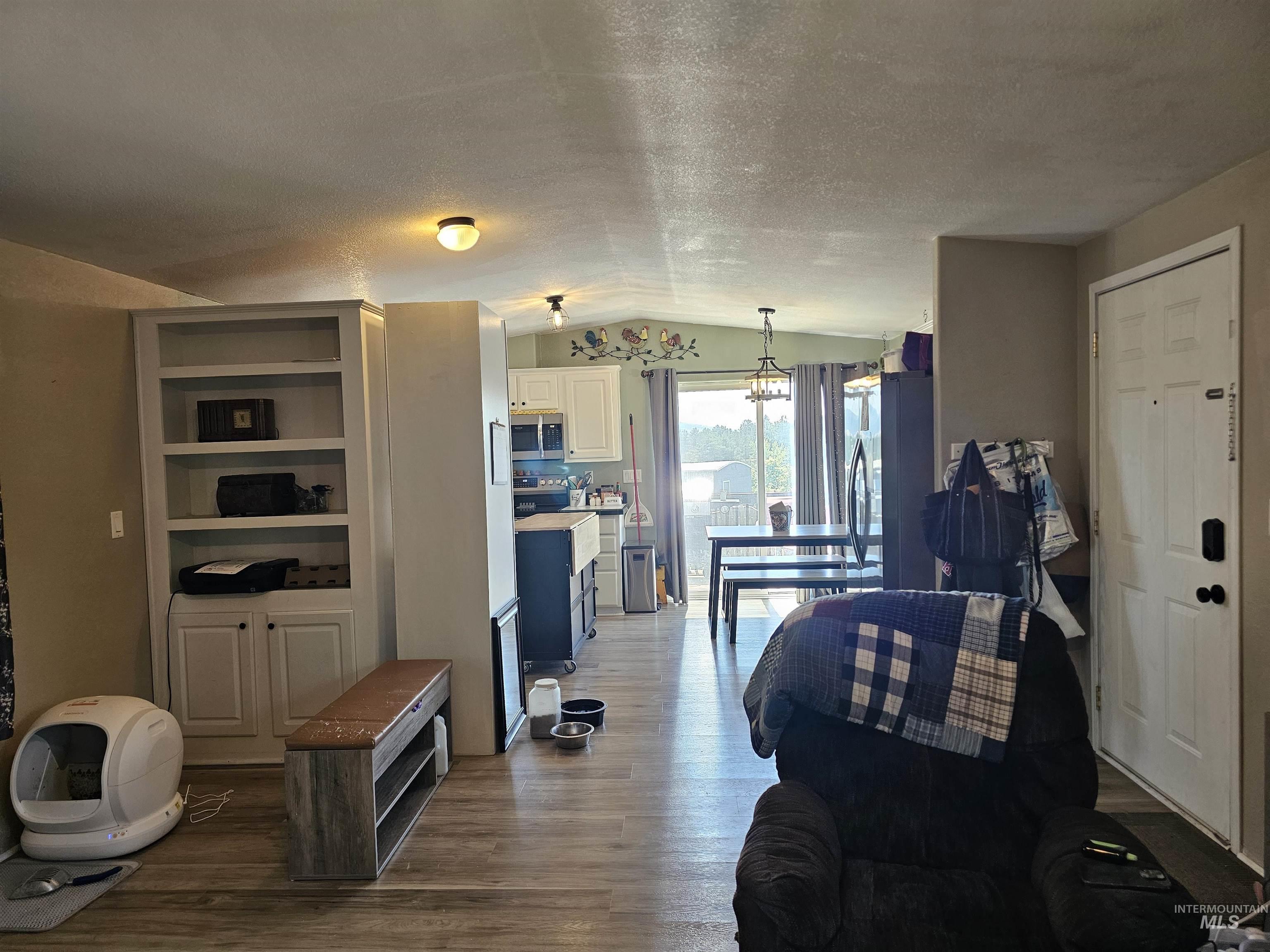 609 N Almon Property Photo 4