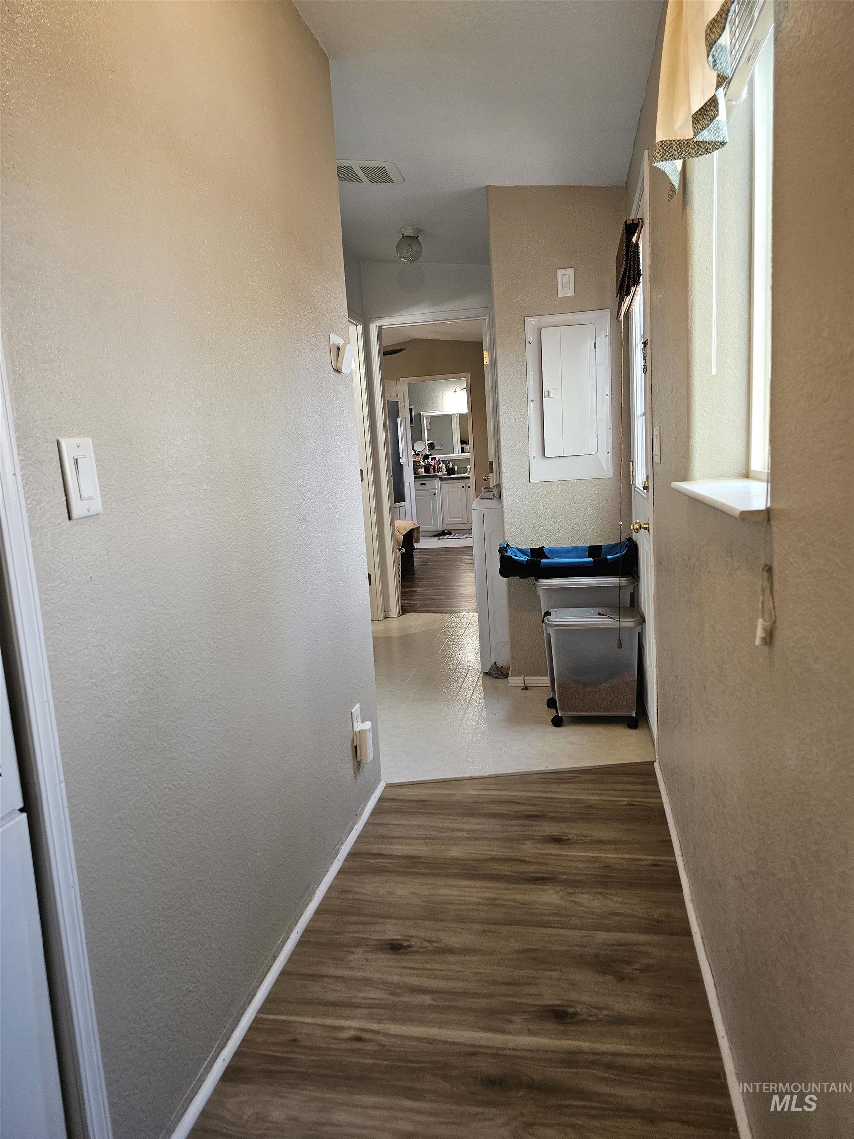 609 N Almon Property Photo 11