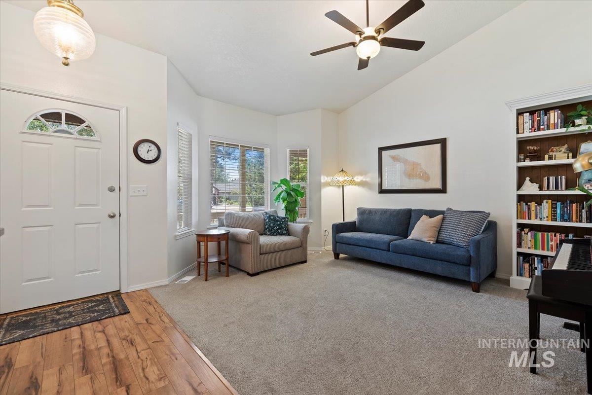 232 S Silverwood Way Property Photo 5
